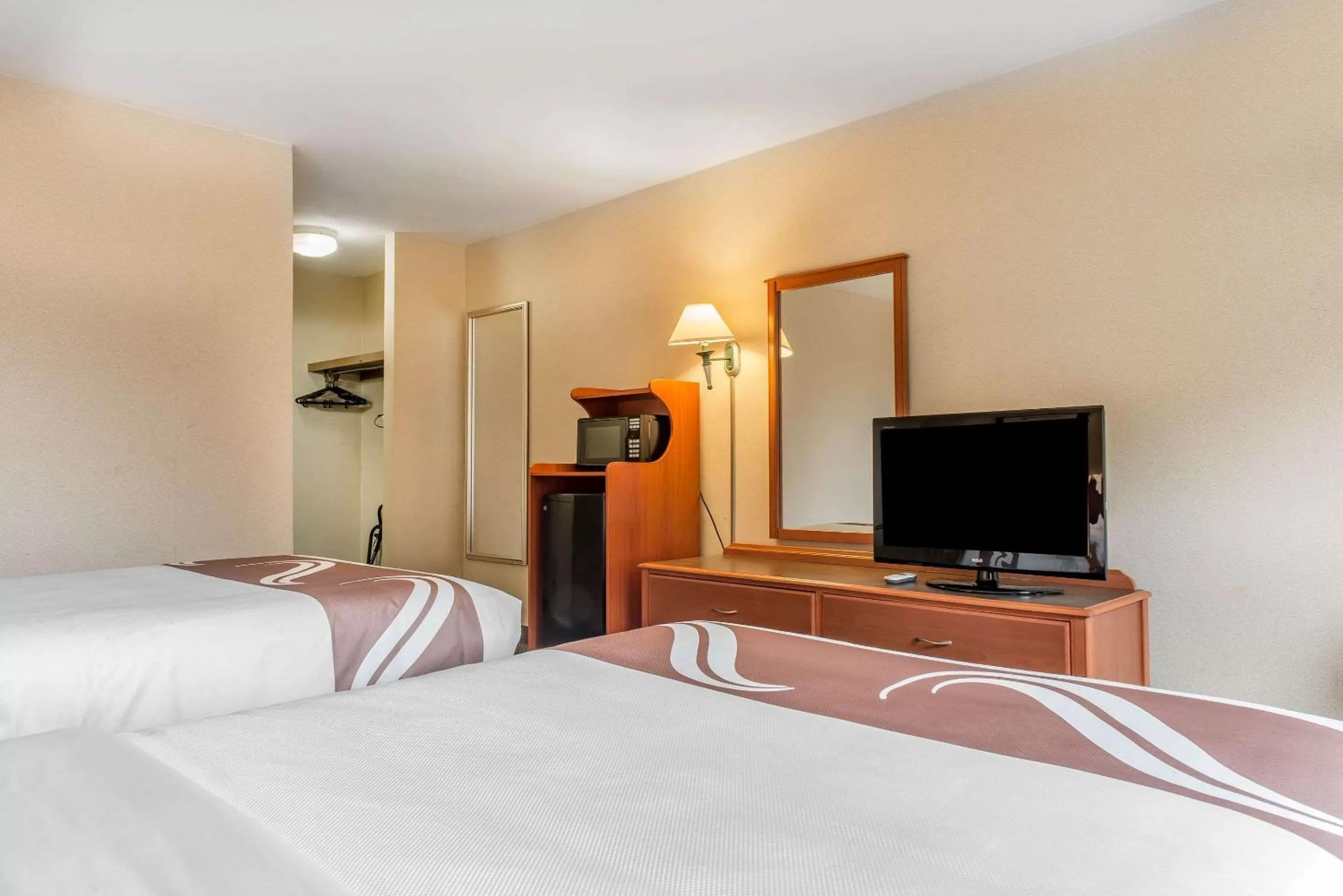 Double Room with Two Double Beds - Smoking in Quality Inn