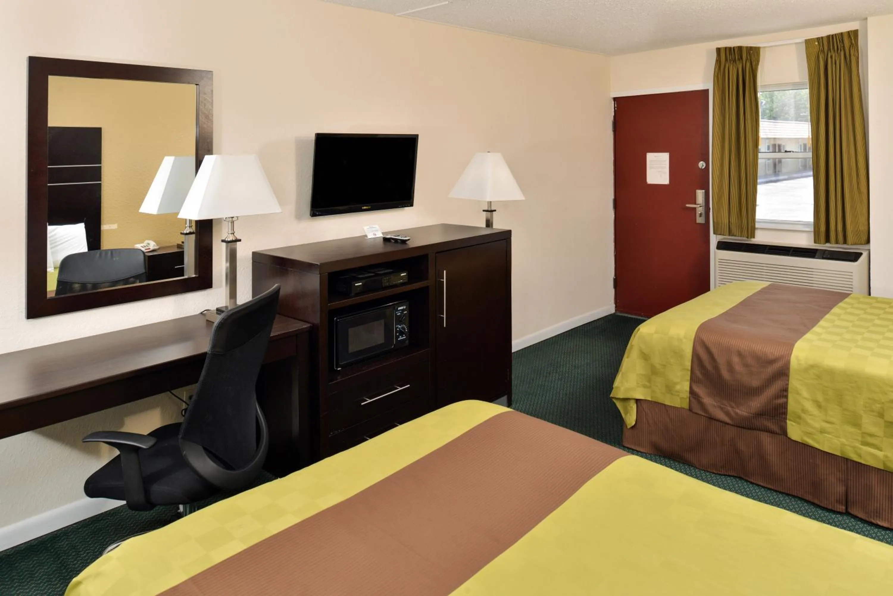 Double Room with Two Double Beds - Non-Smoking in Americas Best Value Inn - Port Jefferson Station - Long Island -New York - 11776