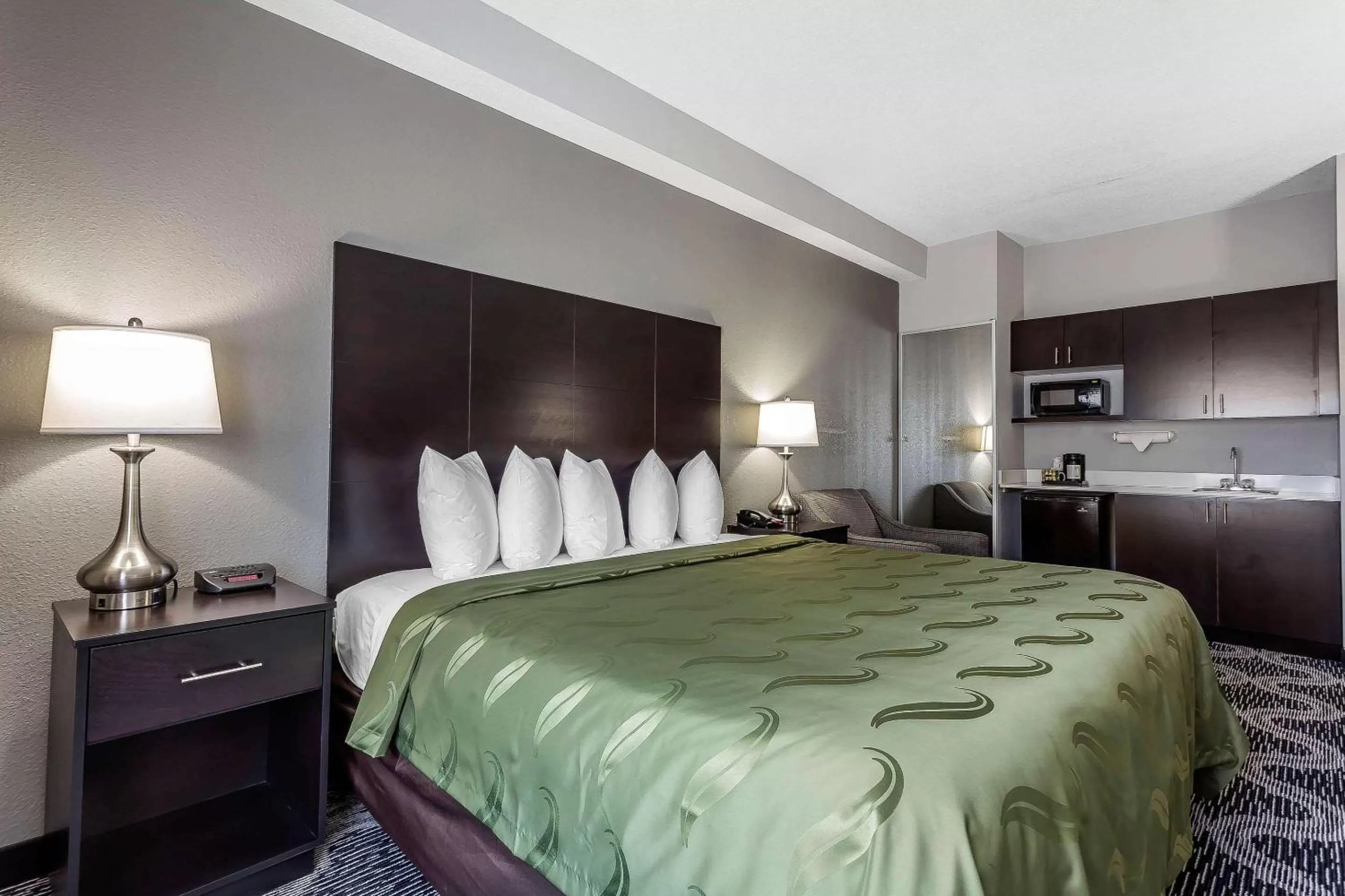 King Suite - Non-Smoking in Quality Suites Pineville - Charlotte