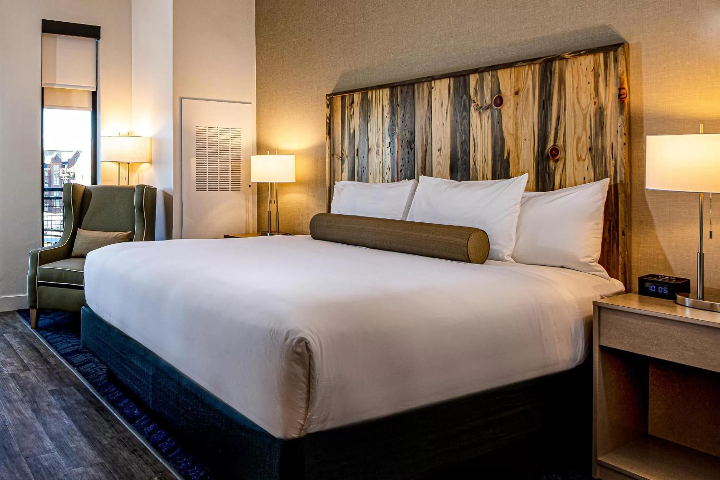 Deluxe King Room in Hotel Maverick