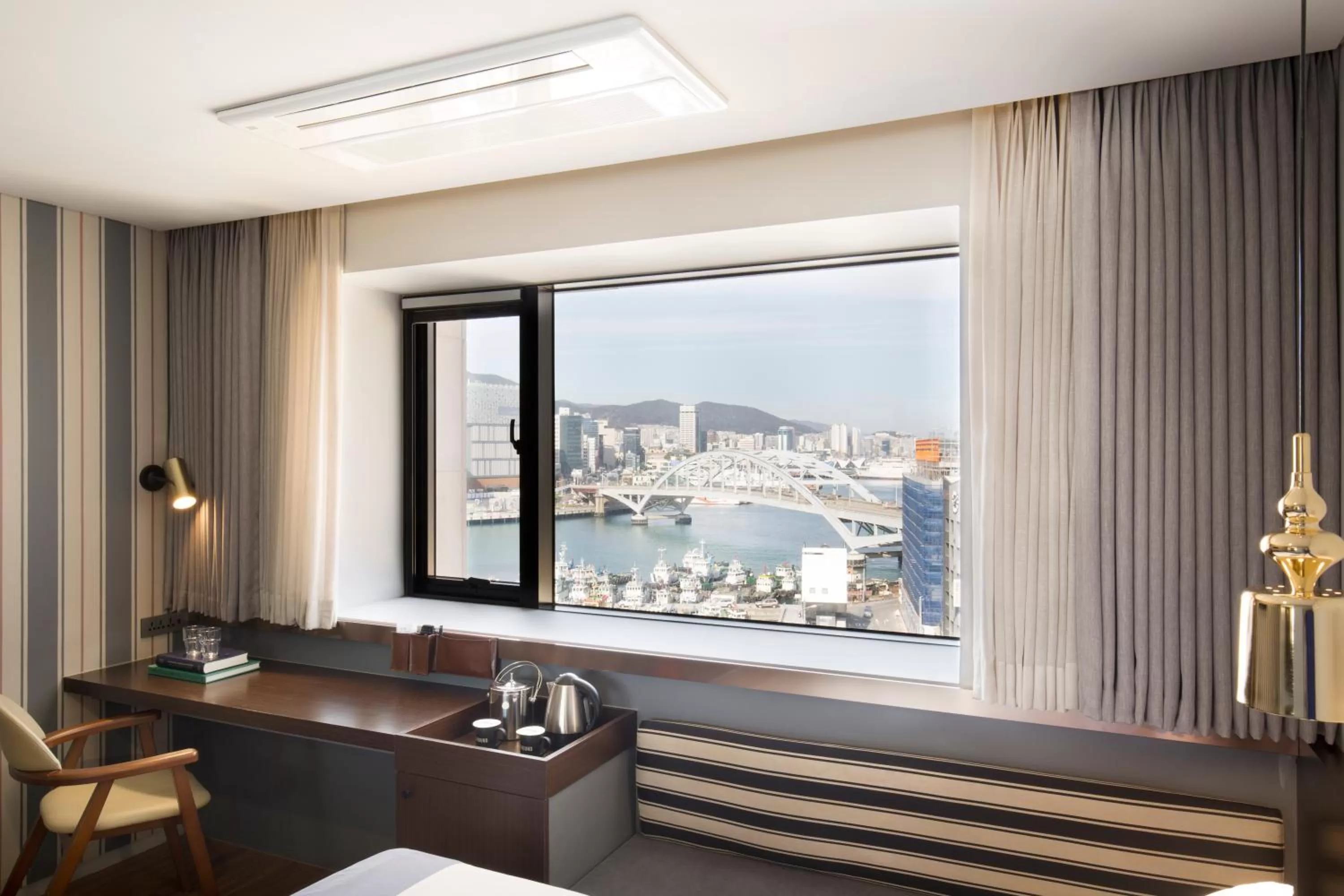 Deluxe Double Room with Sea View in Bay Hound Hotel