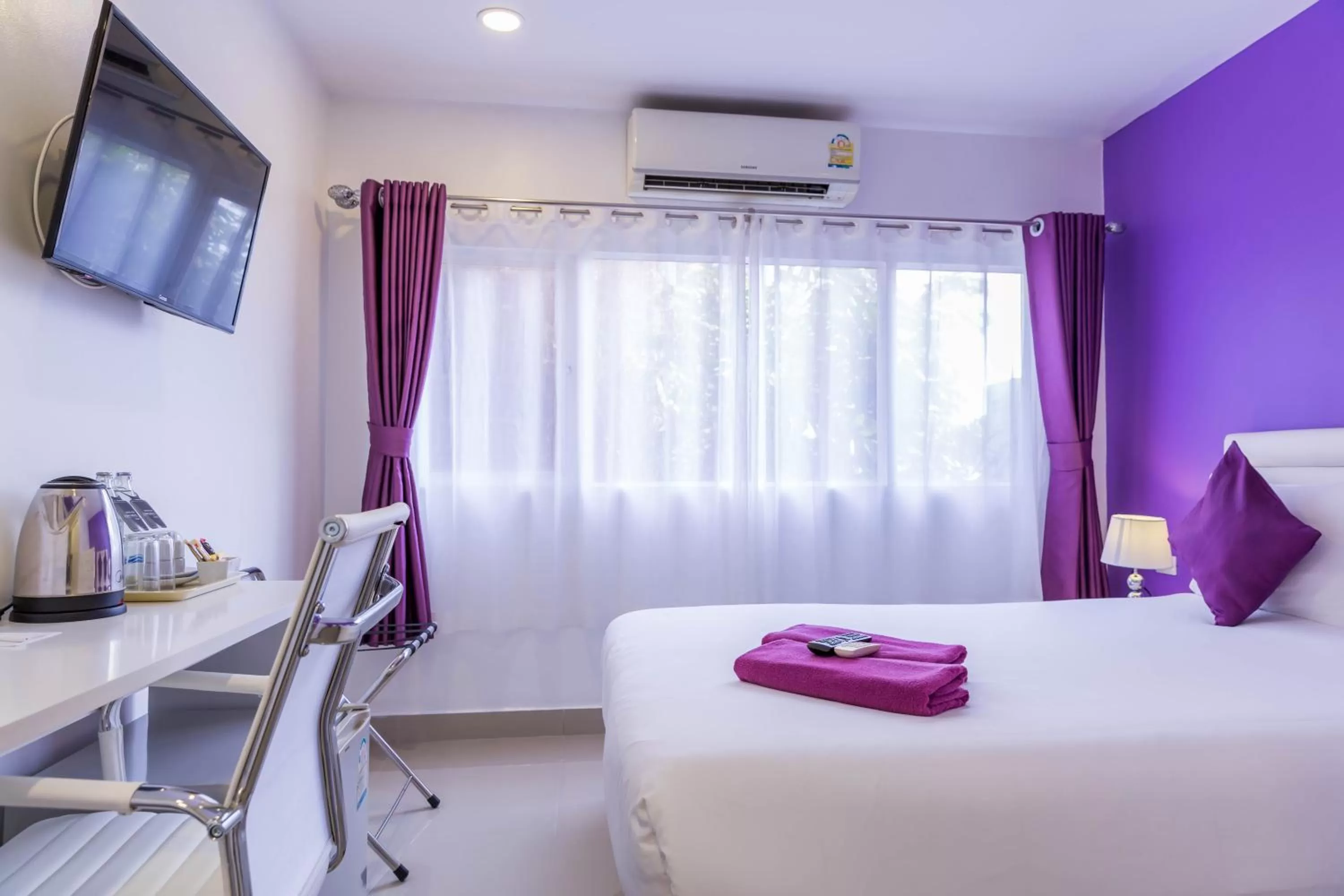 Deluxe Double or Twin Room with Pool View in Hotel Zing