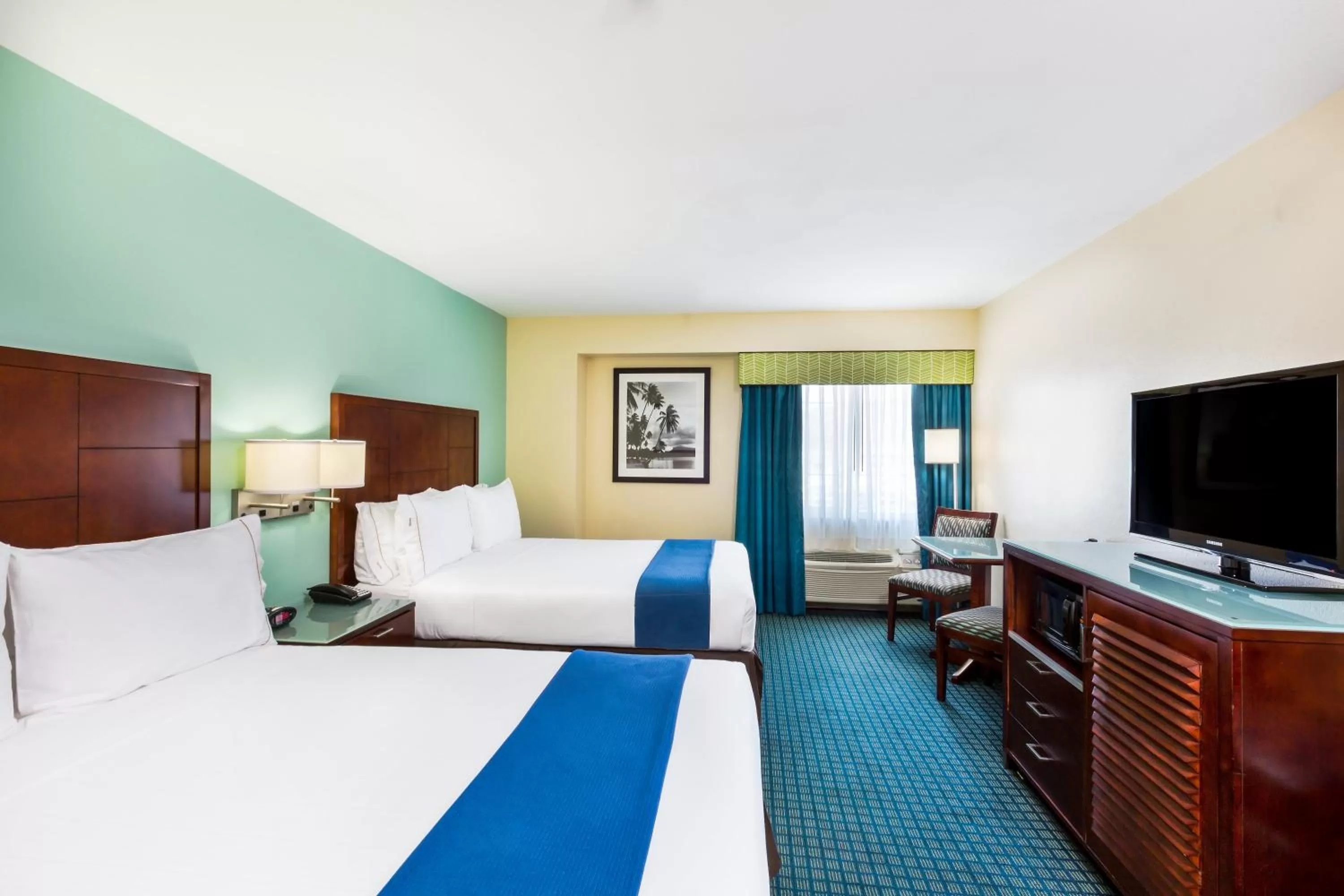 Queen Room with Two Queen Beds in Holiday Inn Express San Diego SeaWorld, an IHG Hotel
