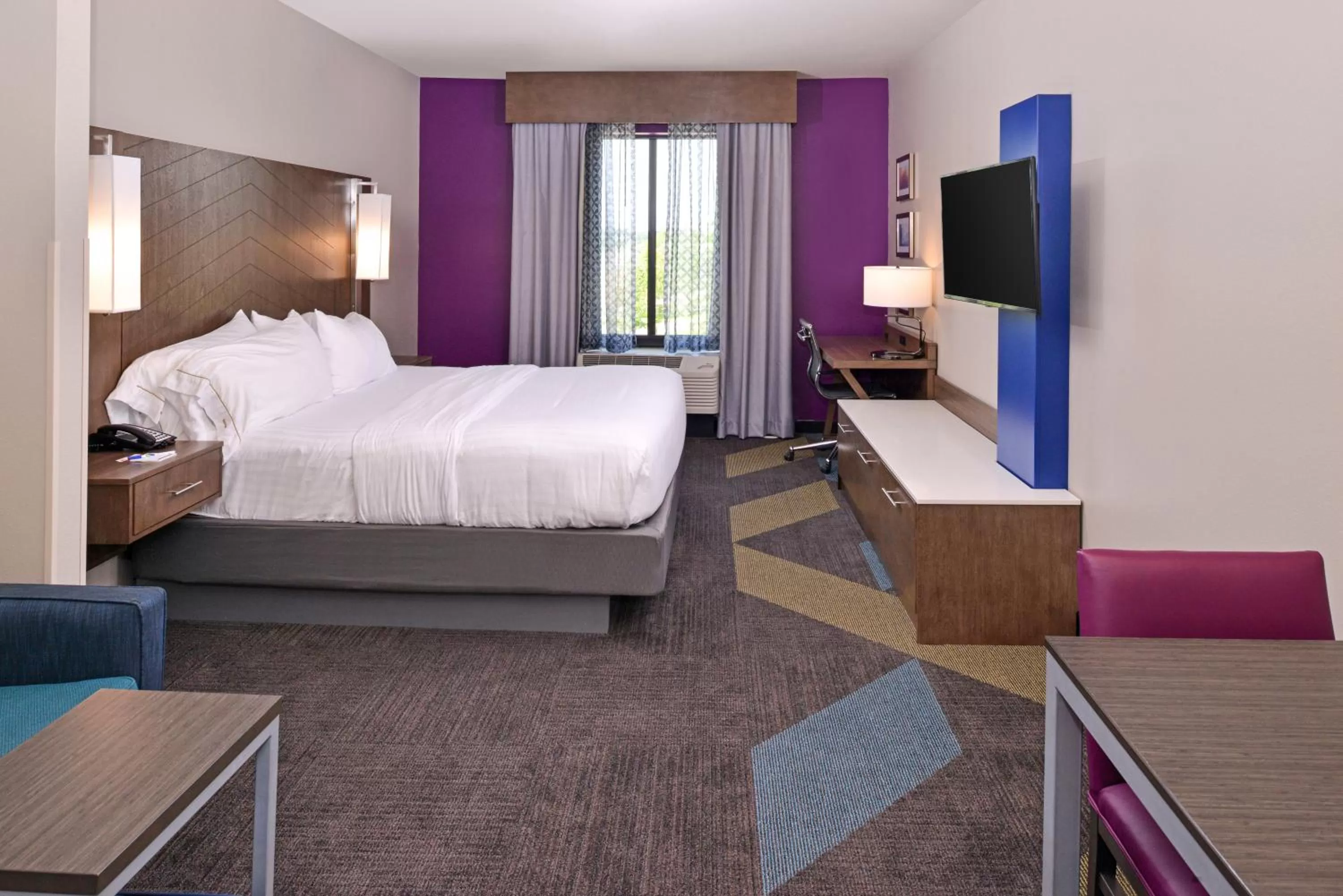 Suite - Mobility Access/Hearing Accessible in Holiday Inn Express and Suites Bryant - Benton Area by IHG