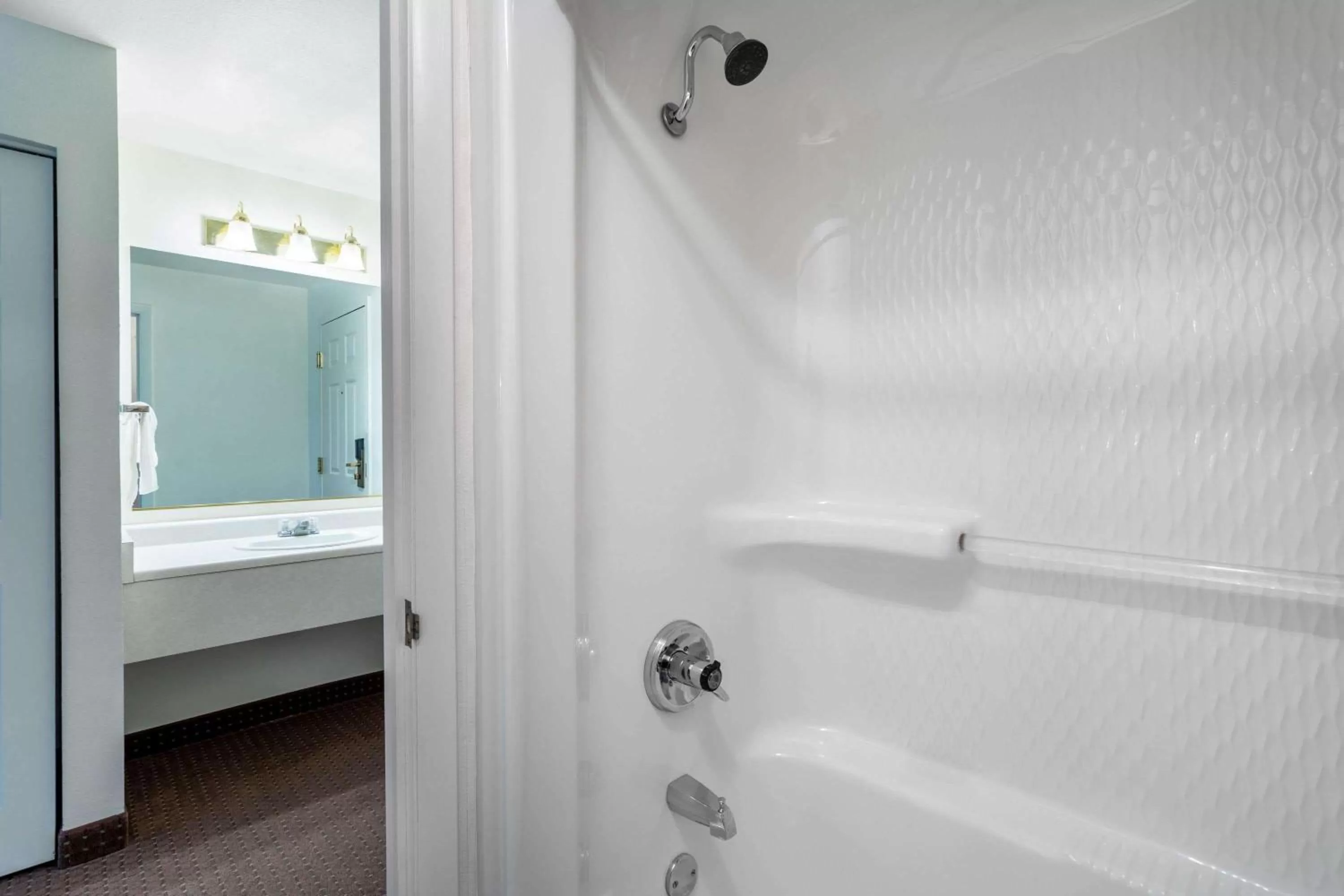 Studio Suite with Two Queen Beds - Non-Smoking in Inn at Lander, Travelodge by Wyndham