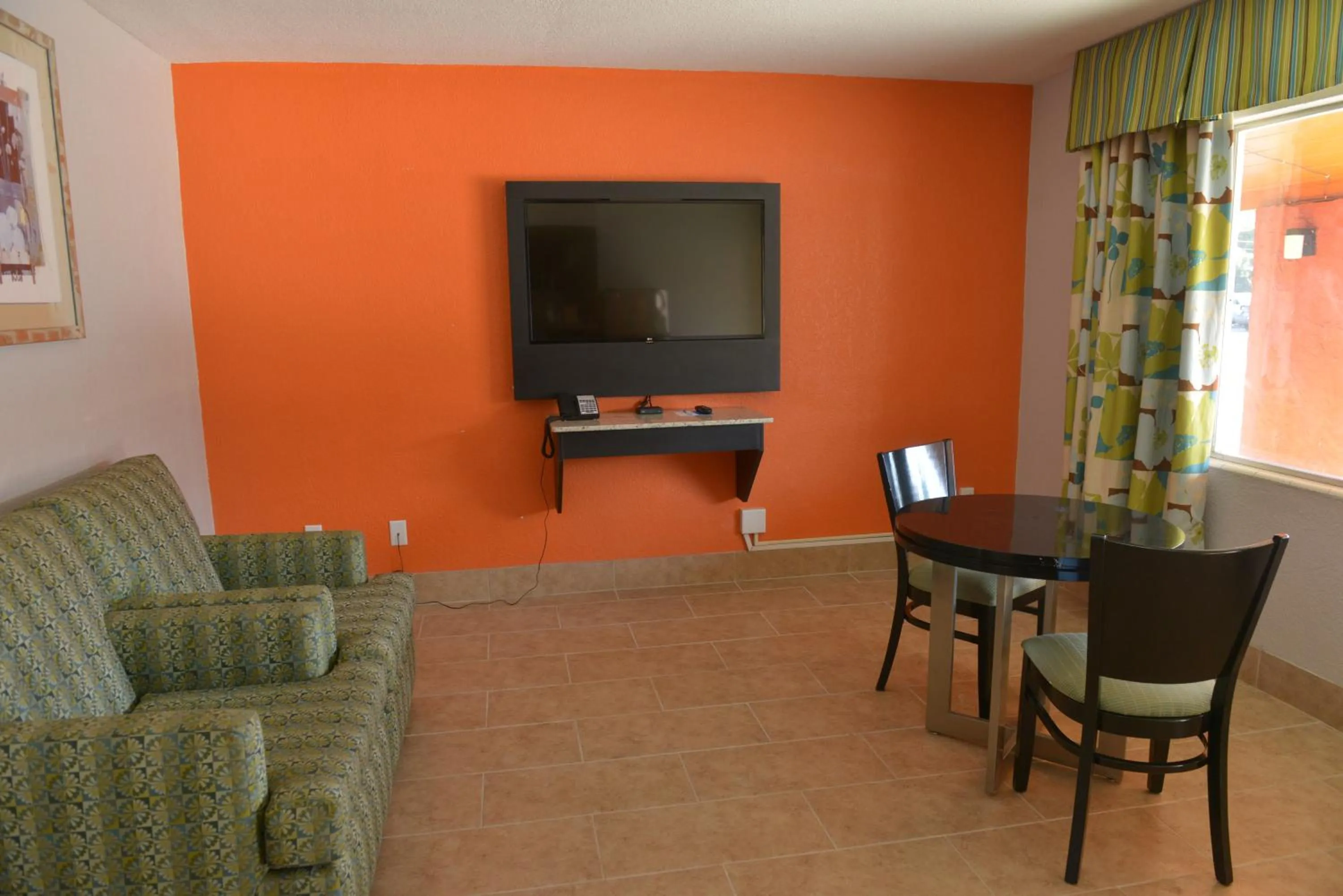 Efficiency Queen Suite with Two Queen Beds - Non-Smoking in Rodeway Inn & Suites Winter Haven Chain of Lakes