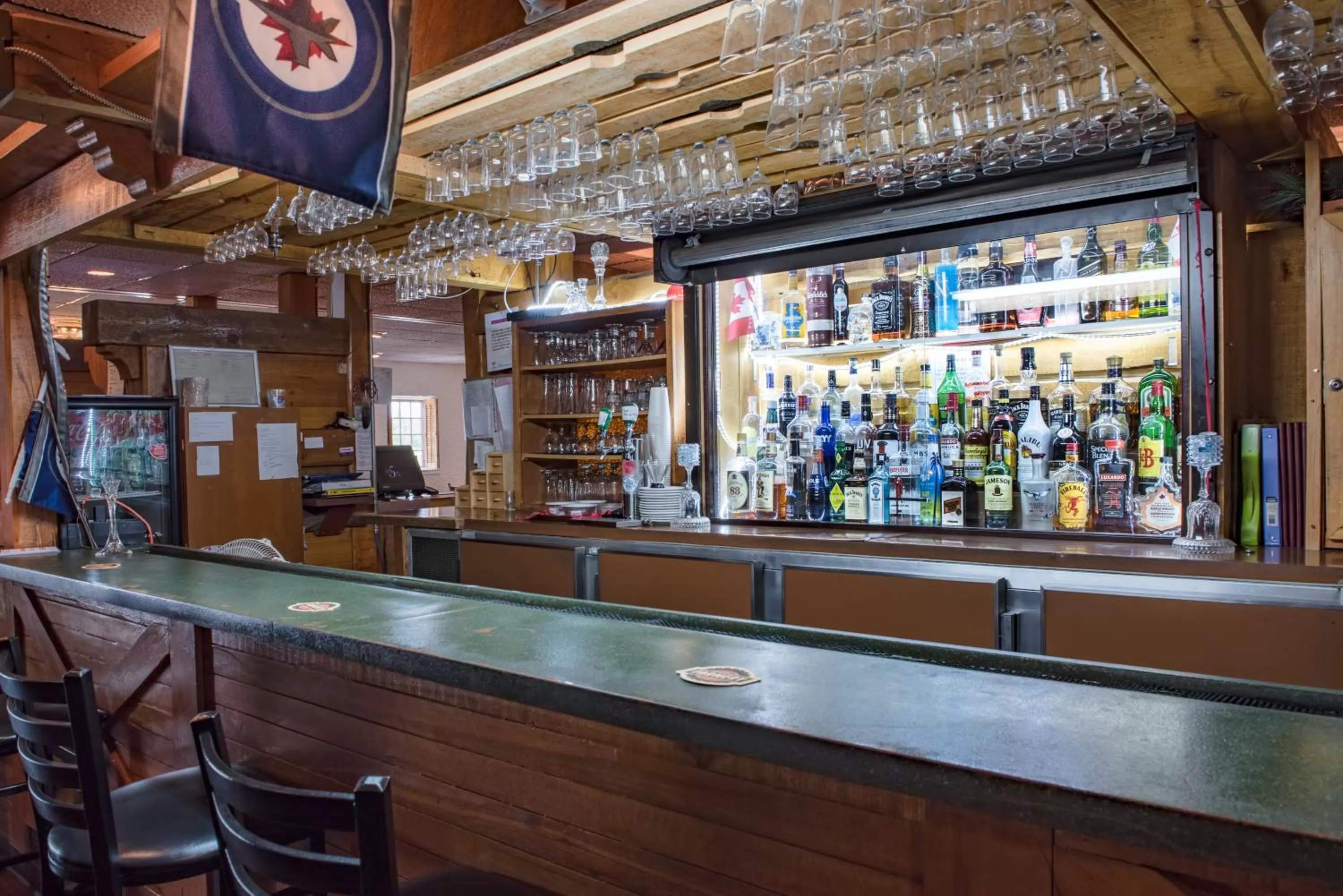 Lounge or bar in Howard Johnson by Wyndham Portage La Prairie