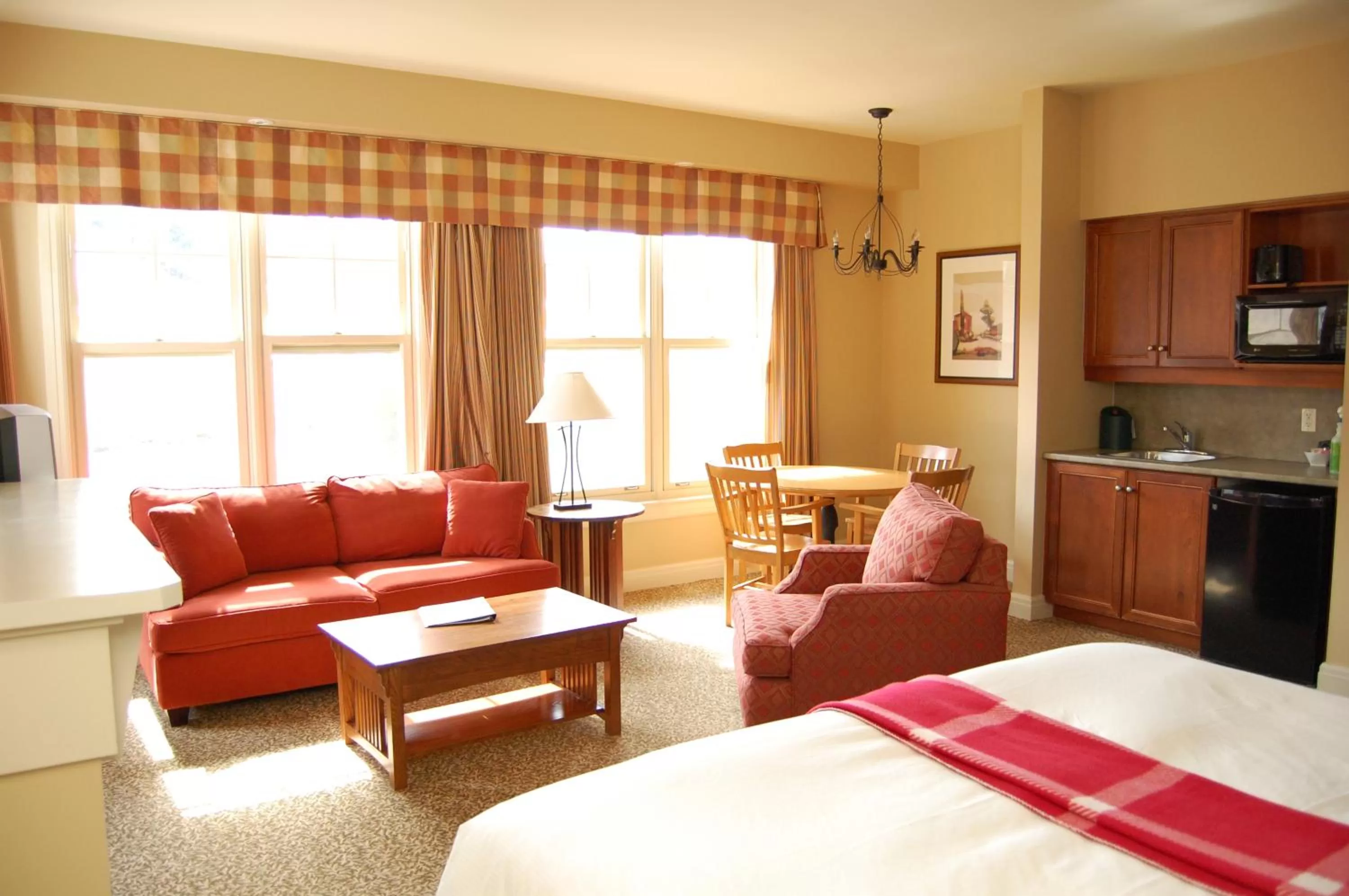 King Suite with Sofa Bed - Non-Smoking in Calabogie Peaks Hotel, Ascend Hotel Collection
