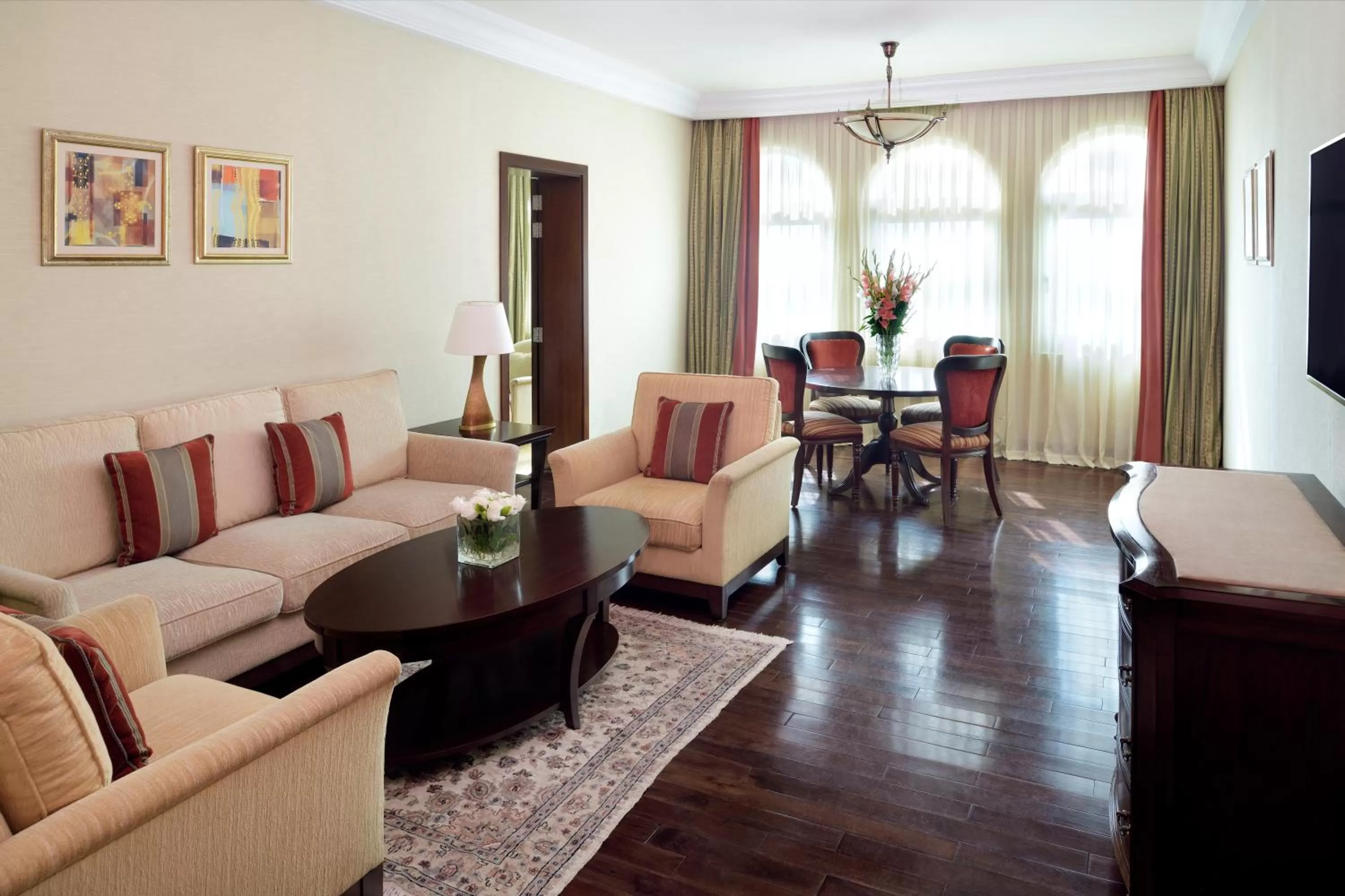 Living room in Mövenpick Hotel Karachi