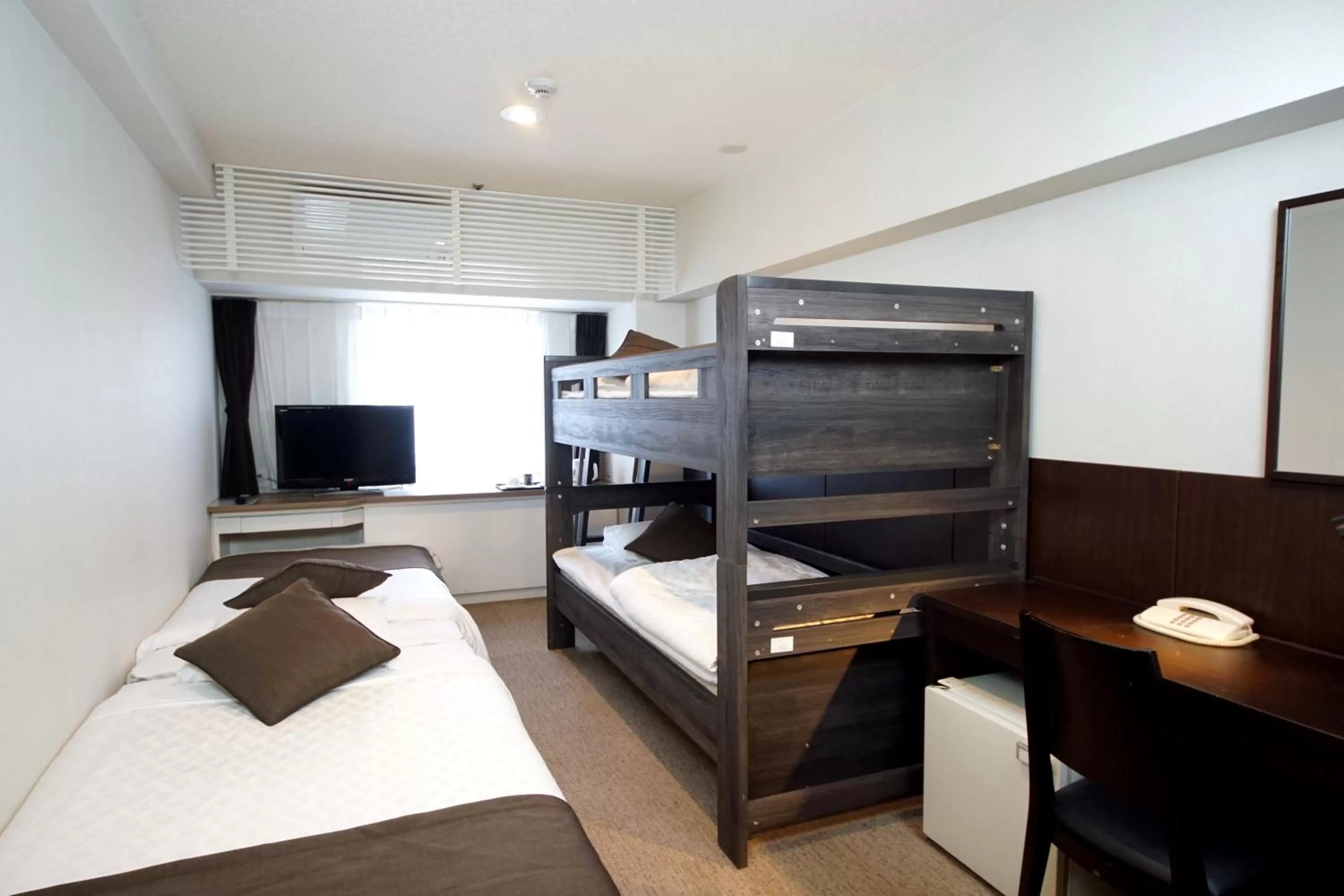 Quadruple Room (B) - Non-Smoking in Hotel Plaza Osaka