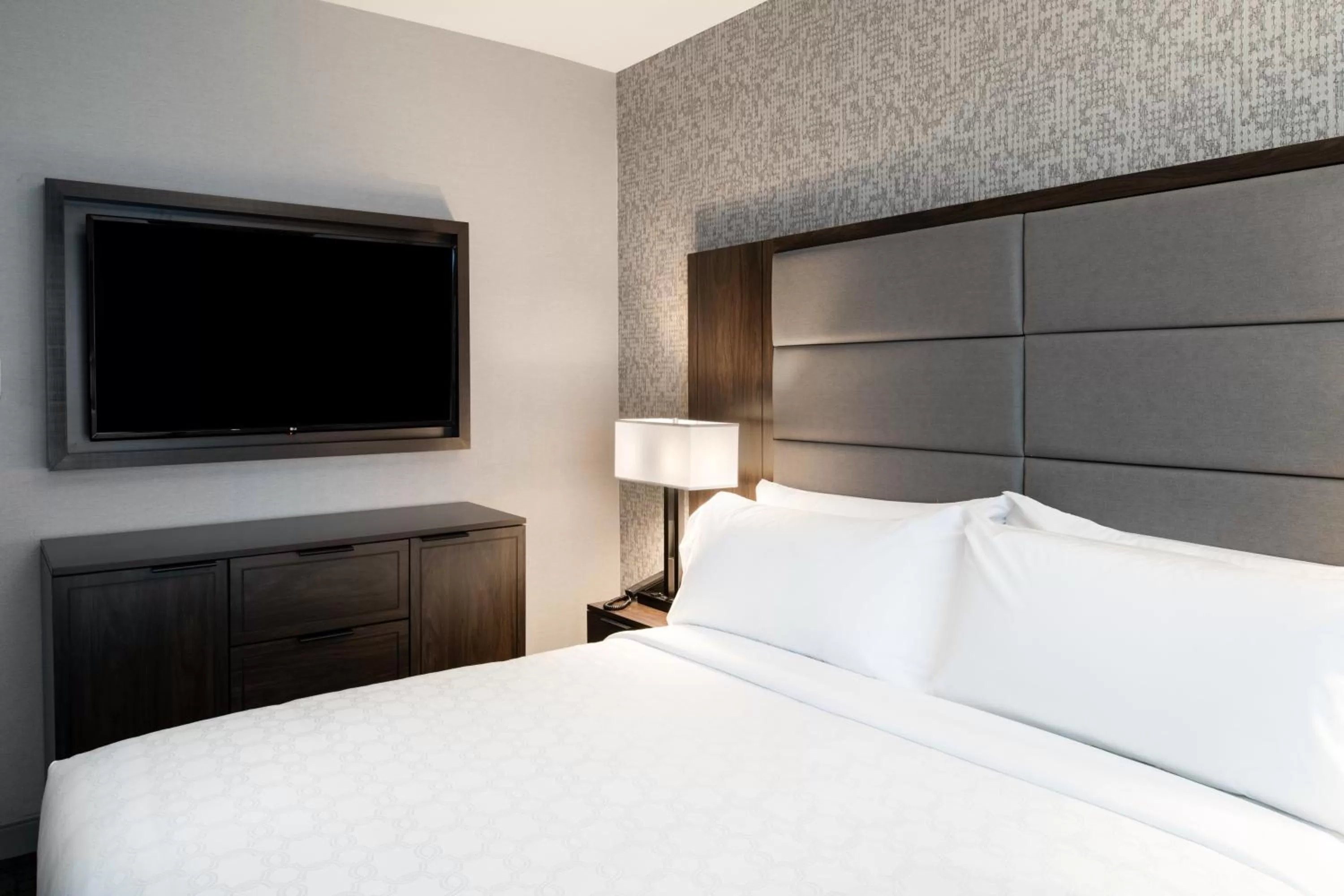 King Studio Suite - Mobility Access Tub/Non-Smoking in Staybridge Suites - Quincy, an IHG Hotel
