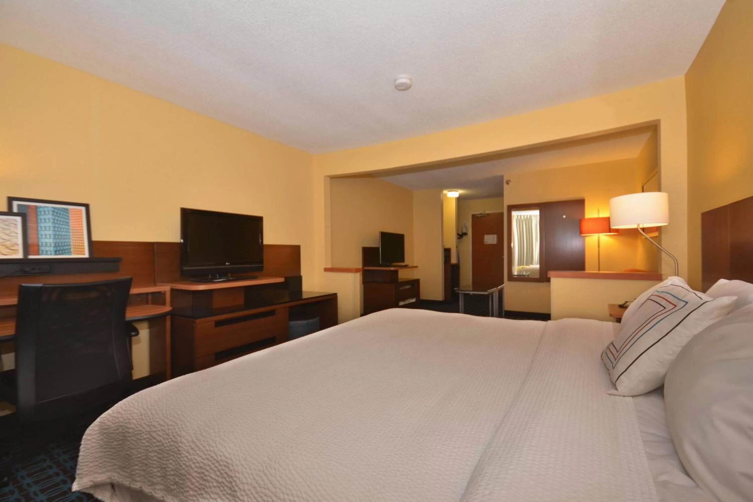 Deluxe King Room with Sofa Bed in Spark by Hilton Springfield Southwest