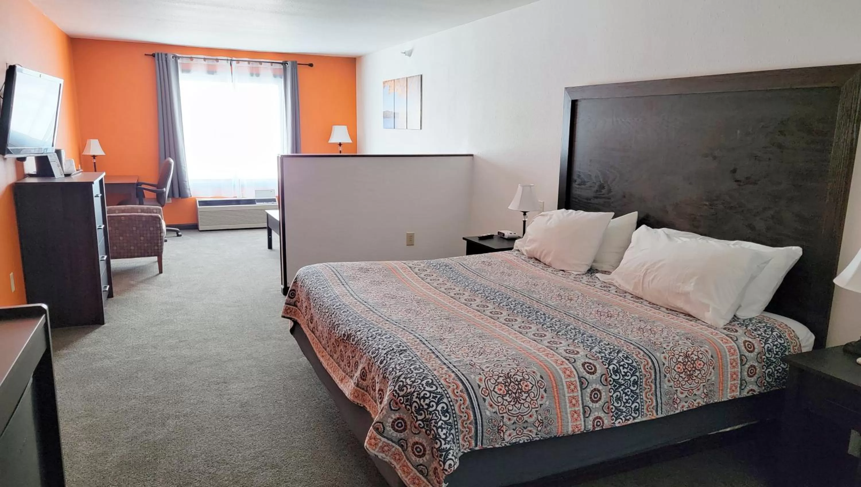 King Suite - Not Pet Friendly in Jasper Ridge Inn Ishpeming