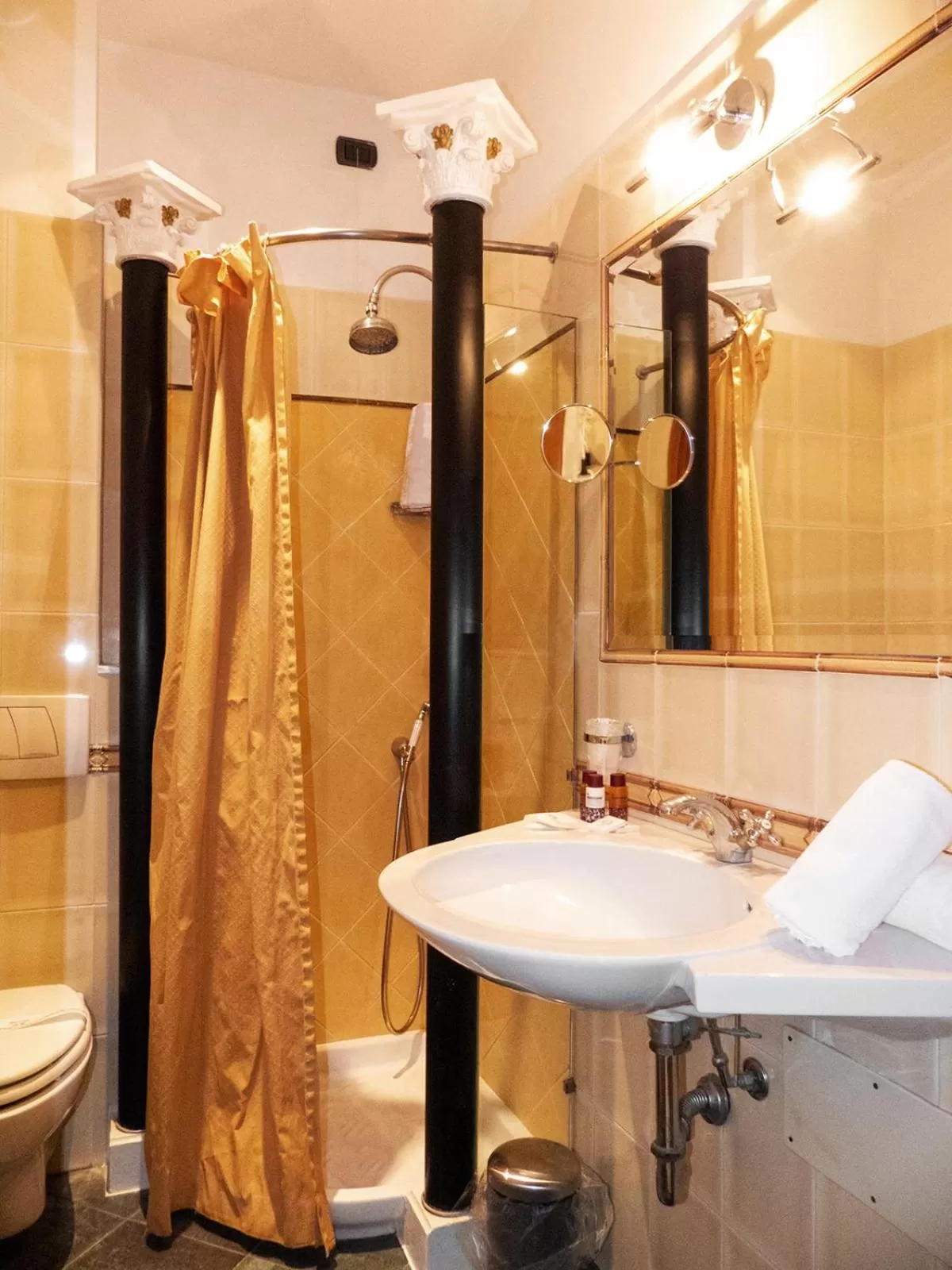 Twin Room - single occupancy in Hotel Astoria