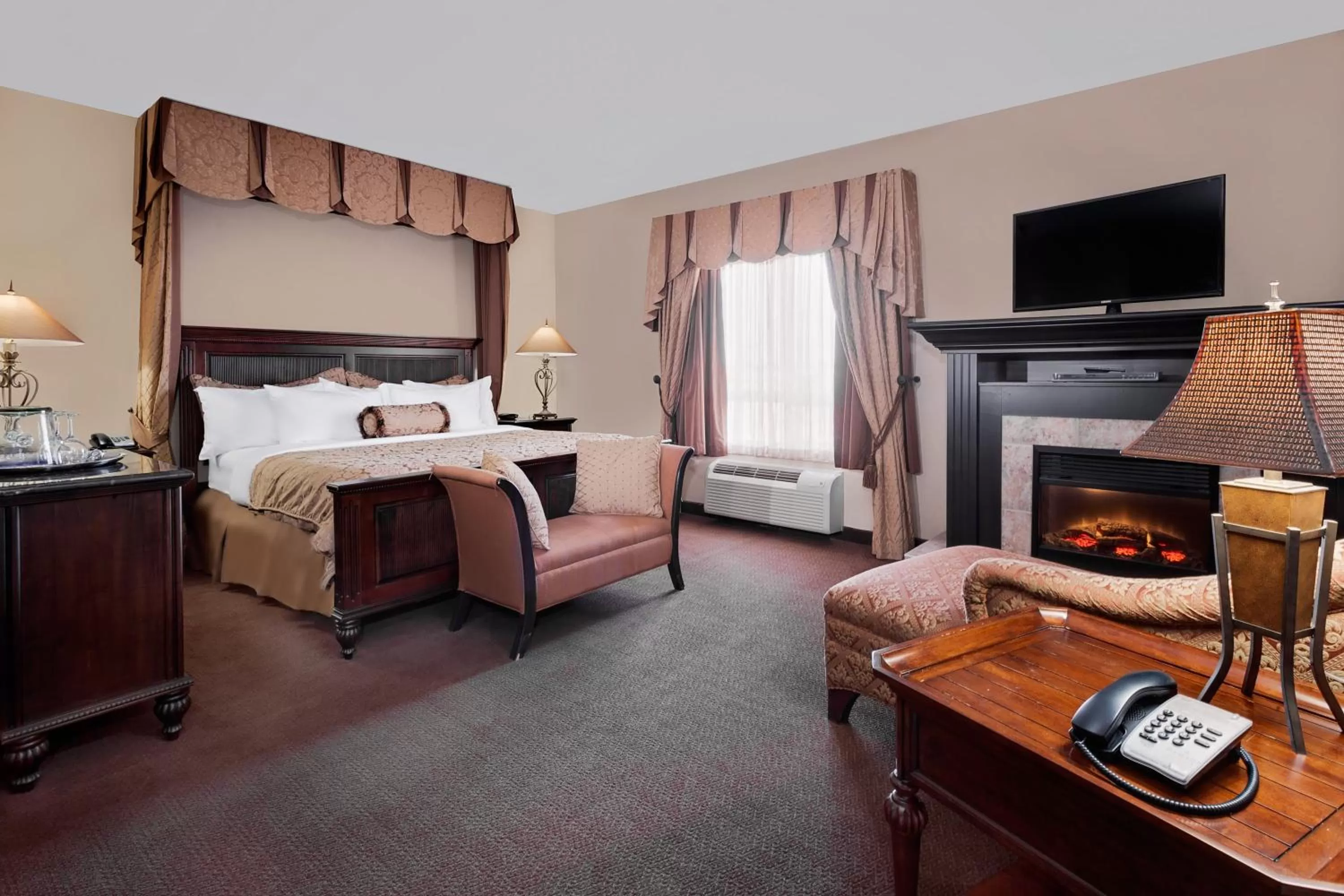 King Suite with Spa Bath - Non-Smoking in Ramada by Wyndham Stettler