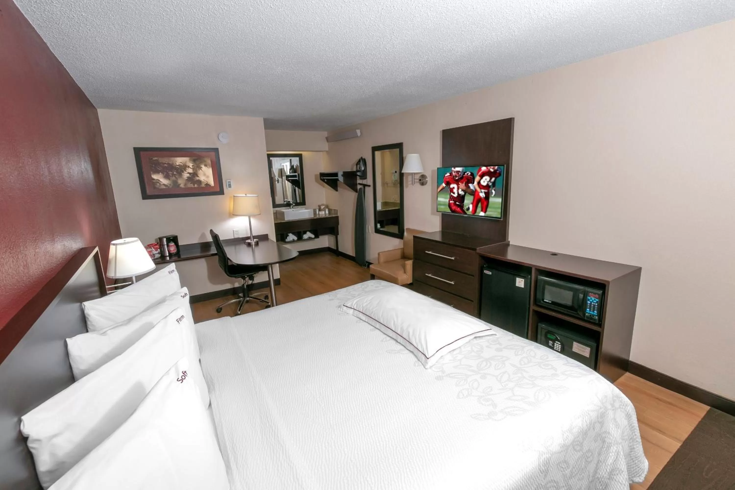 Premium King Room Smoke Free (Upgraded Bedding & Snack) in Red Roof Inn PLUS+ Washington DC - Alexandria
