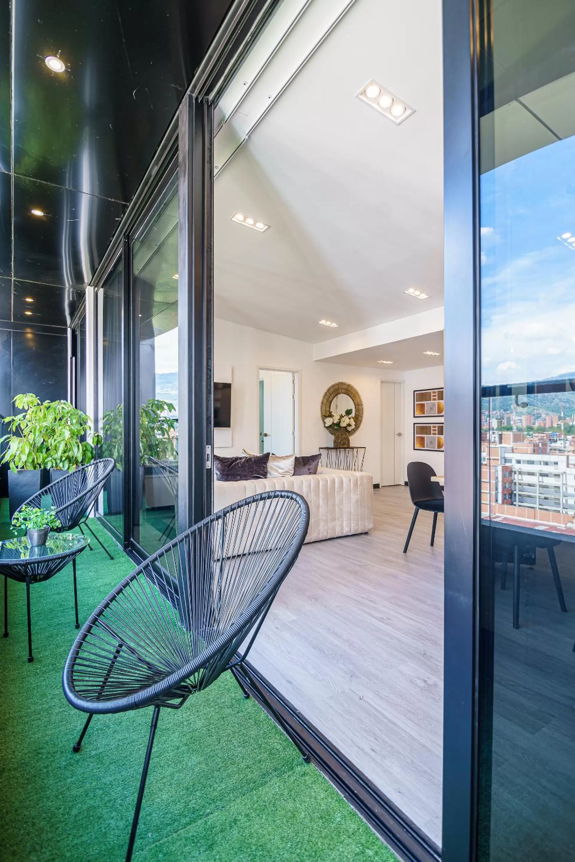 Apartment with Balcony in First Class Hotel