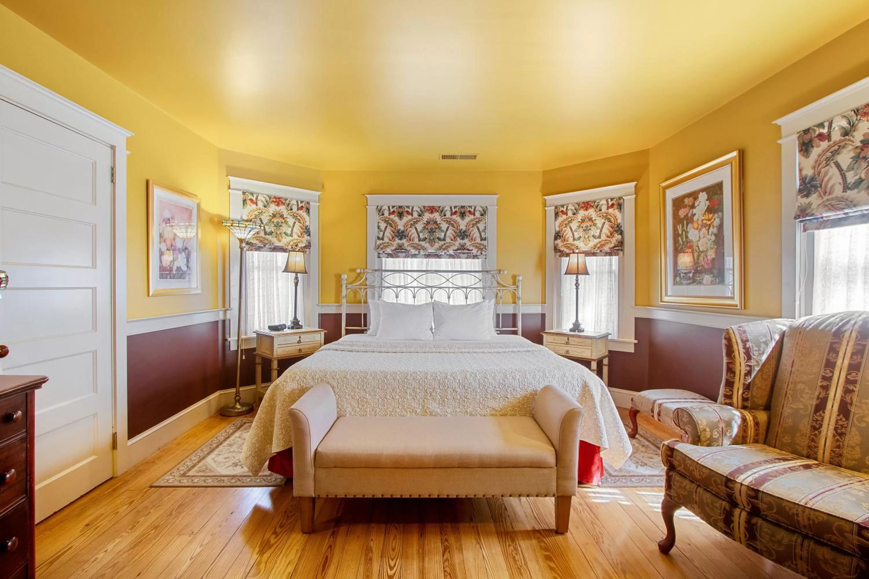 Traditional King Room in After Eight Bed and Breakfast