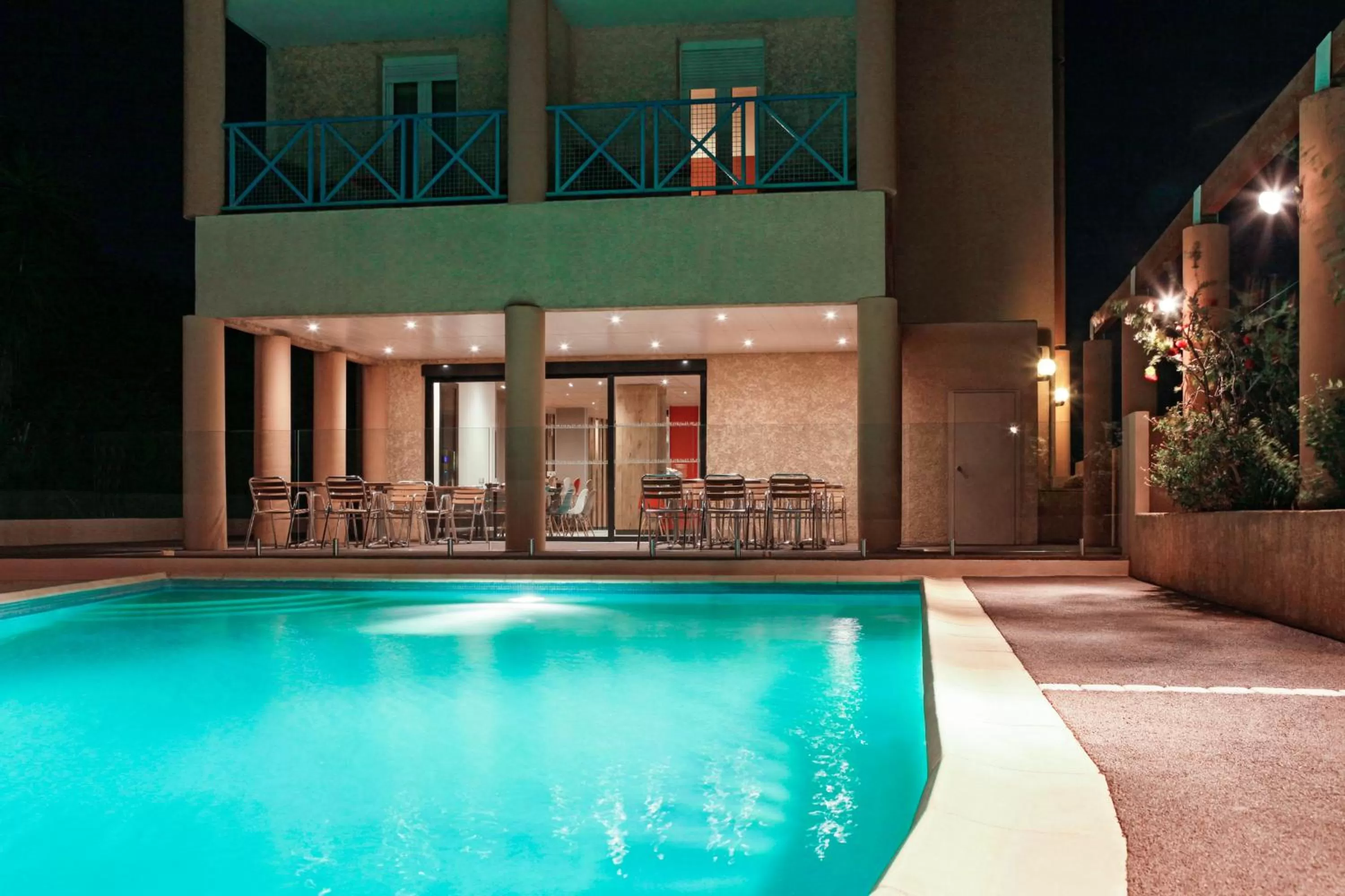 Swimming pool in ibis Hyeres Centre