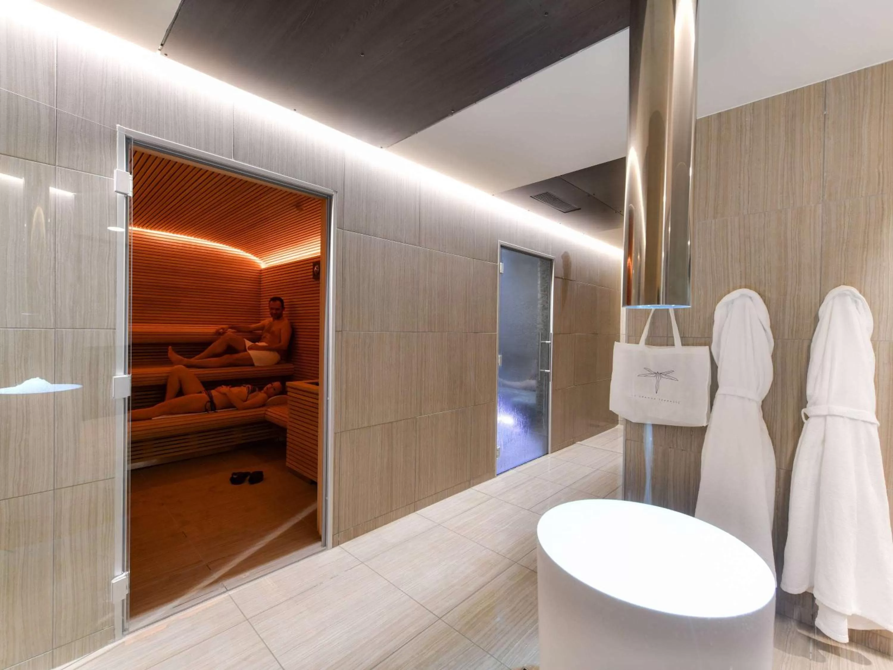 Photo of the whole room in ibis styles La Rochelle Thalasso Chatelaillon