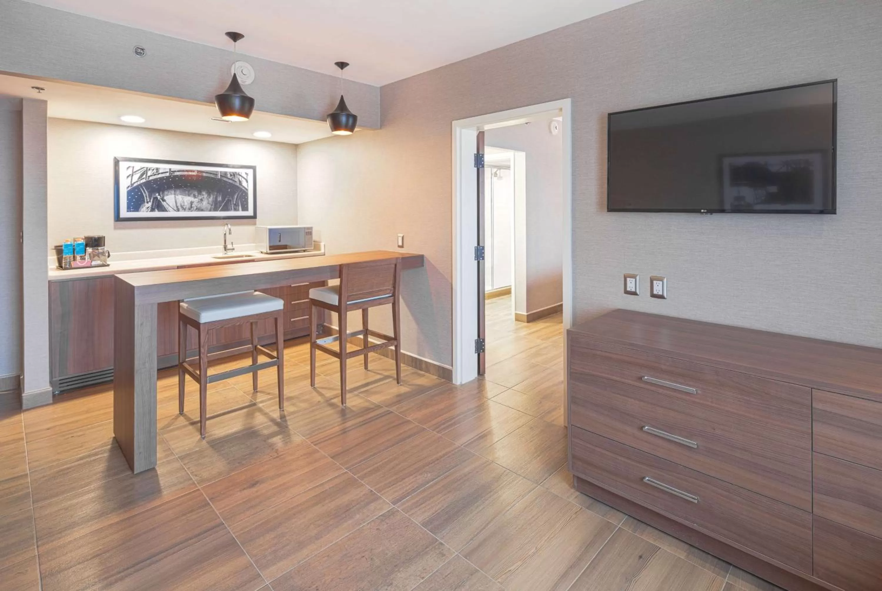 One-Bedroom King Suite - Non-Smoking in Hampton by Hilton Monterrey Galerias Obispado