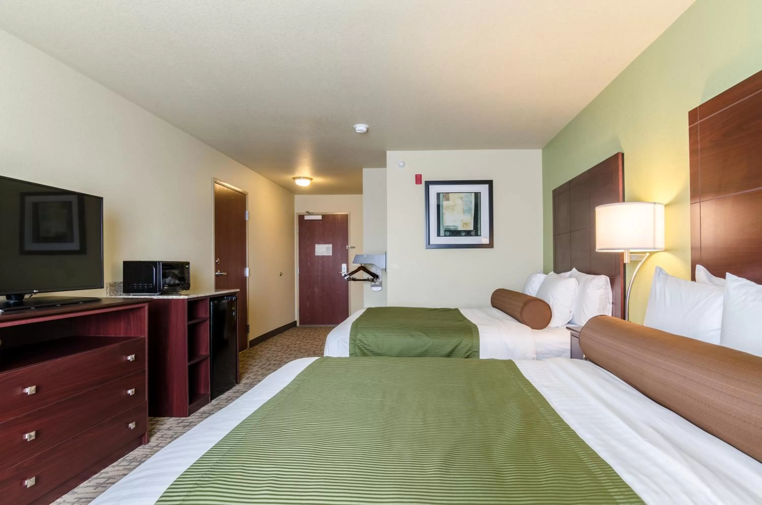 Bed in Cobblestone Hotel & Suites - McCook