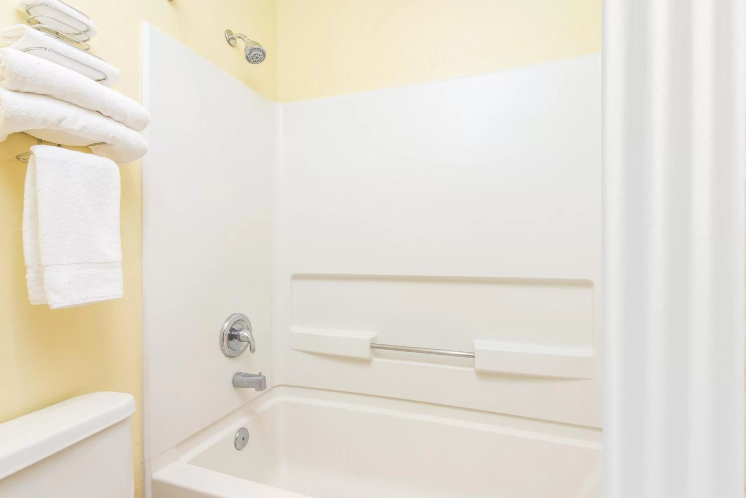 Queen Room - Non-Smoking in Super 8 by Wyndham Moriarty