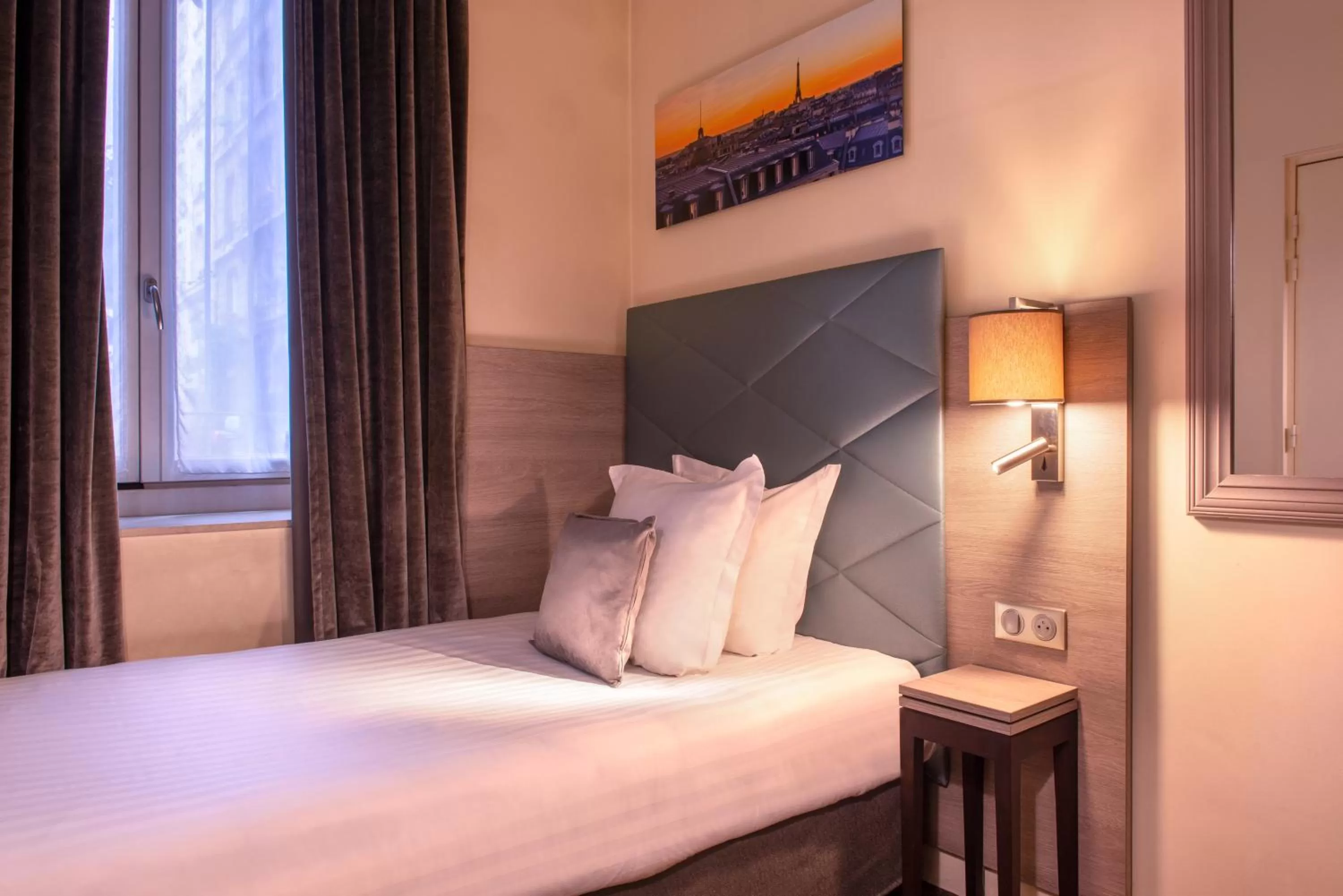 Single Room - Disability Access - Exterior access  in Hôtel Aston Paris