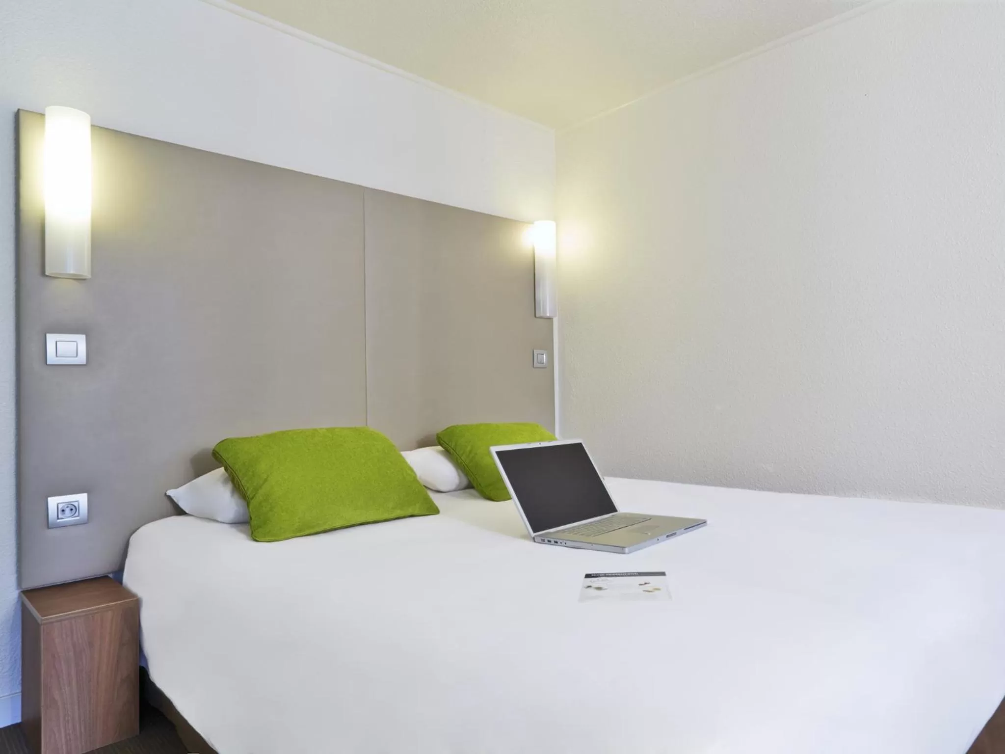 Double Room in Campanile Lyon Nord - Ecully