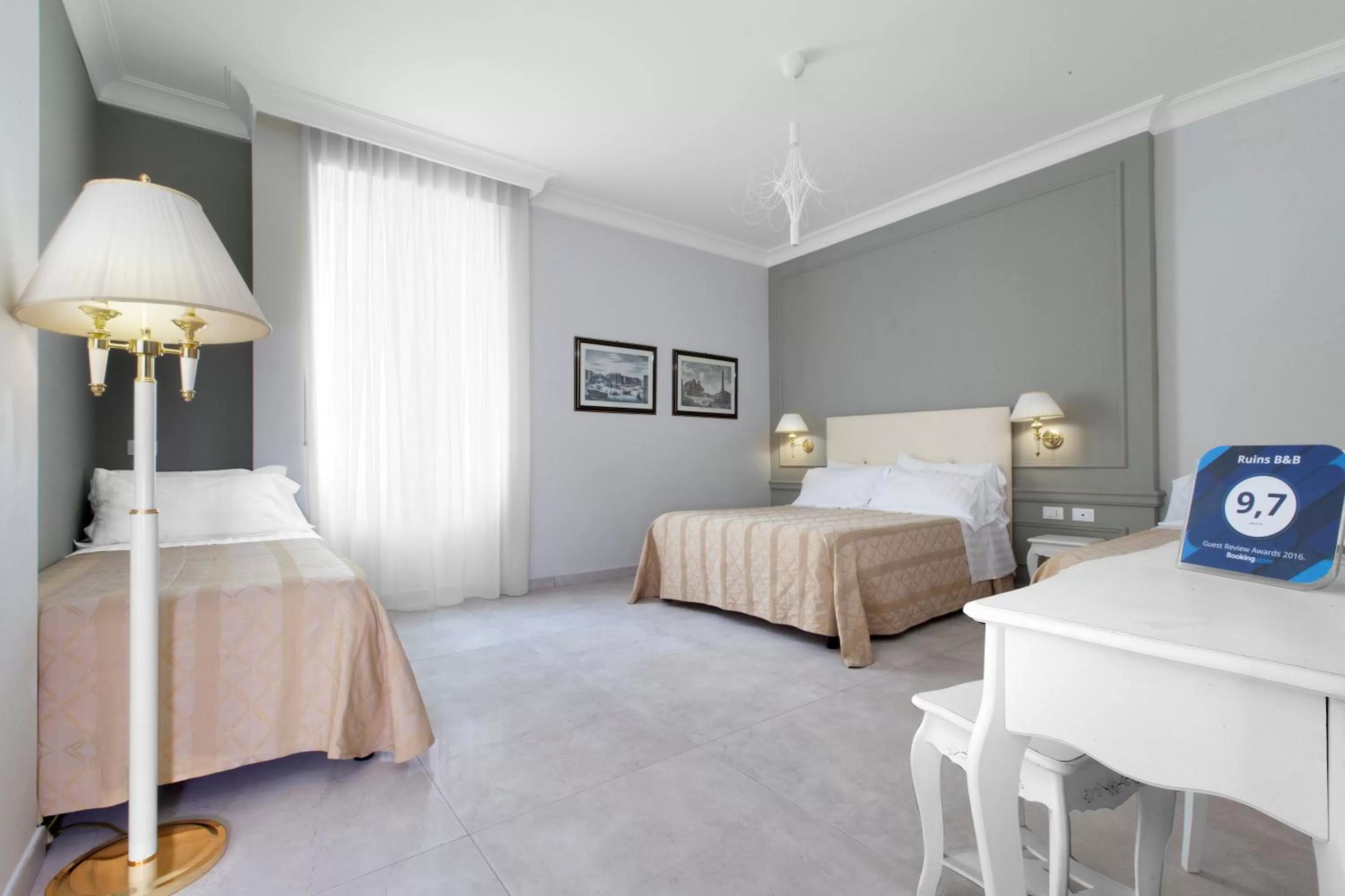 Deluxe Quadruple Room in Ruins B&B