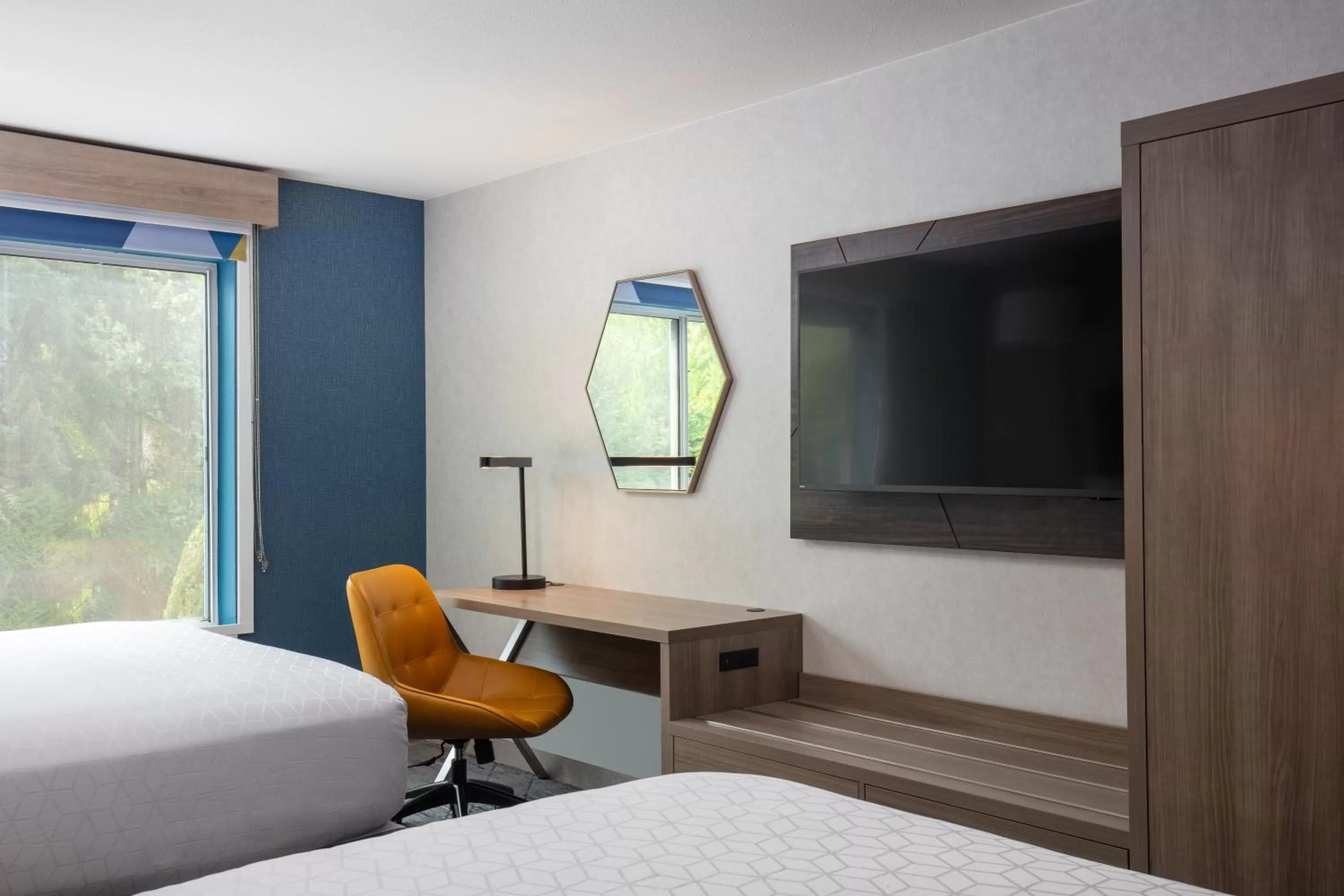 2 Queen Beds Mobility Access/ Hearing Accessible  - Non-Smoking in Holiday Inn Express Bothell, an IHG Hotel