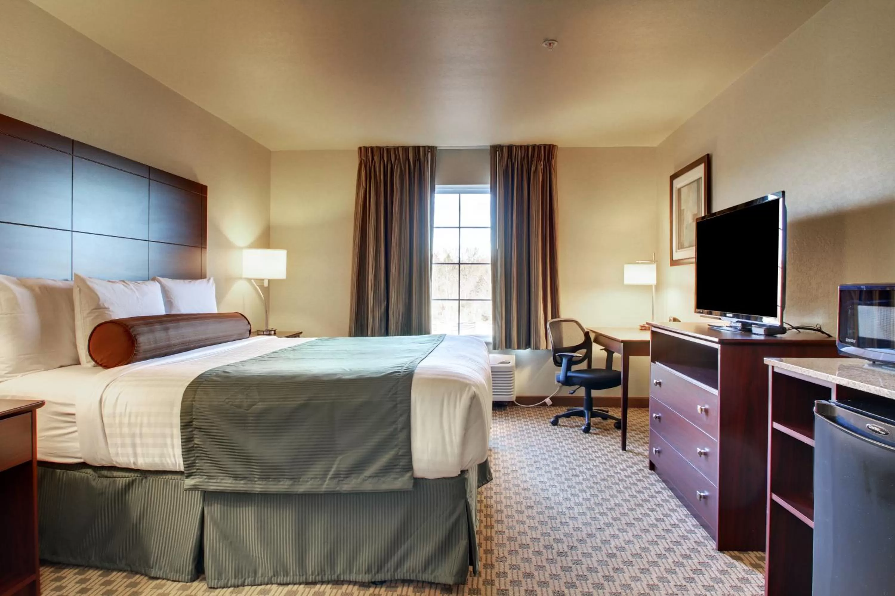 King Room with Roll-In Shower - Disability Access in Cobblestone Hotel & Suites - Charlestown