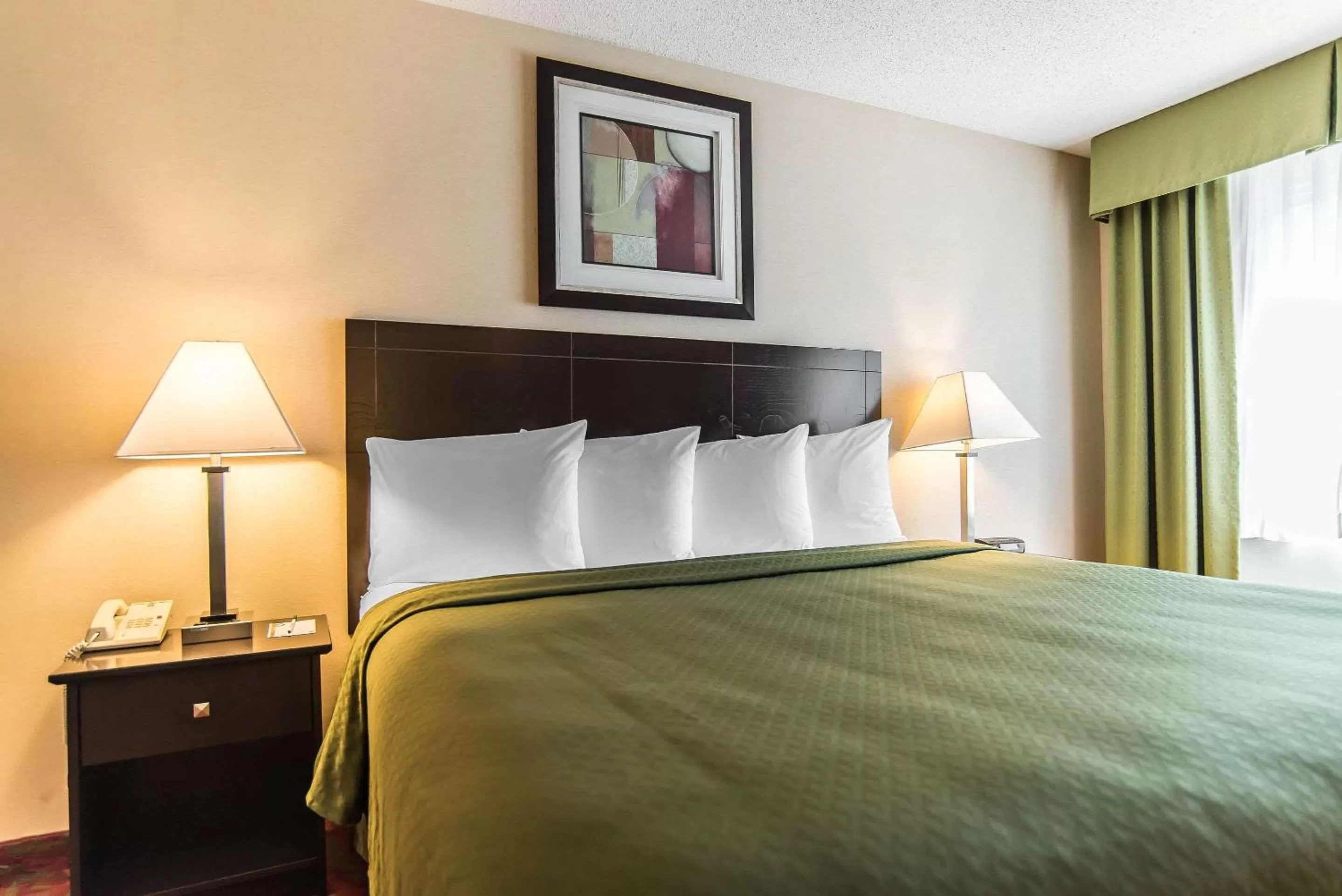 Standard King Room with Balcony - Non-Smoking in Quality Inn Shelburne - Burlington