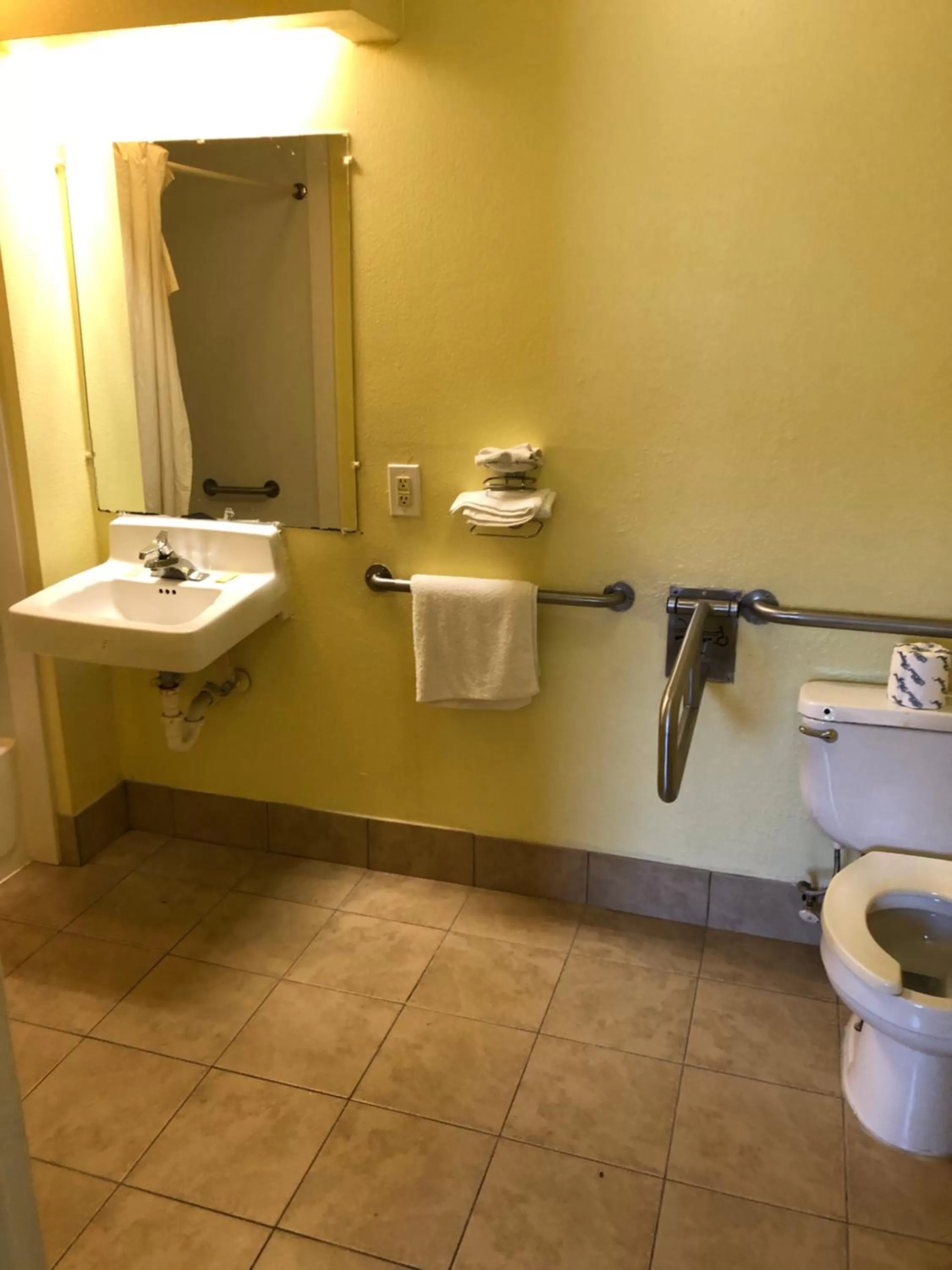 Single Room - Disability Access in Travel Inn Motel