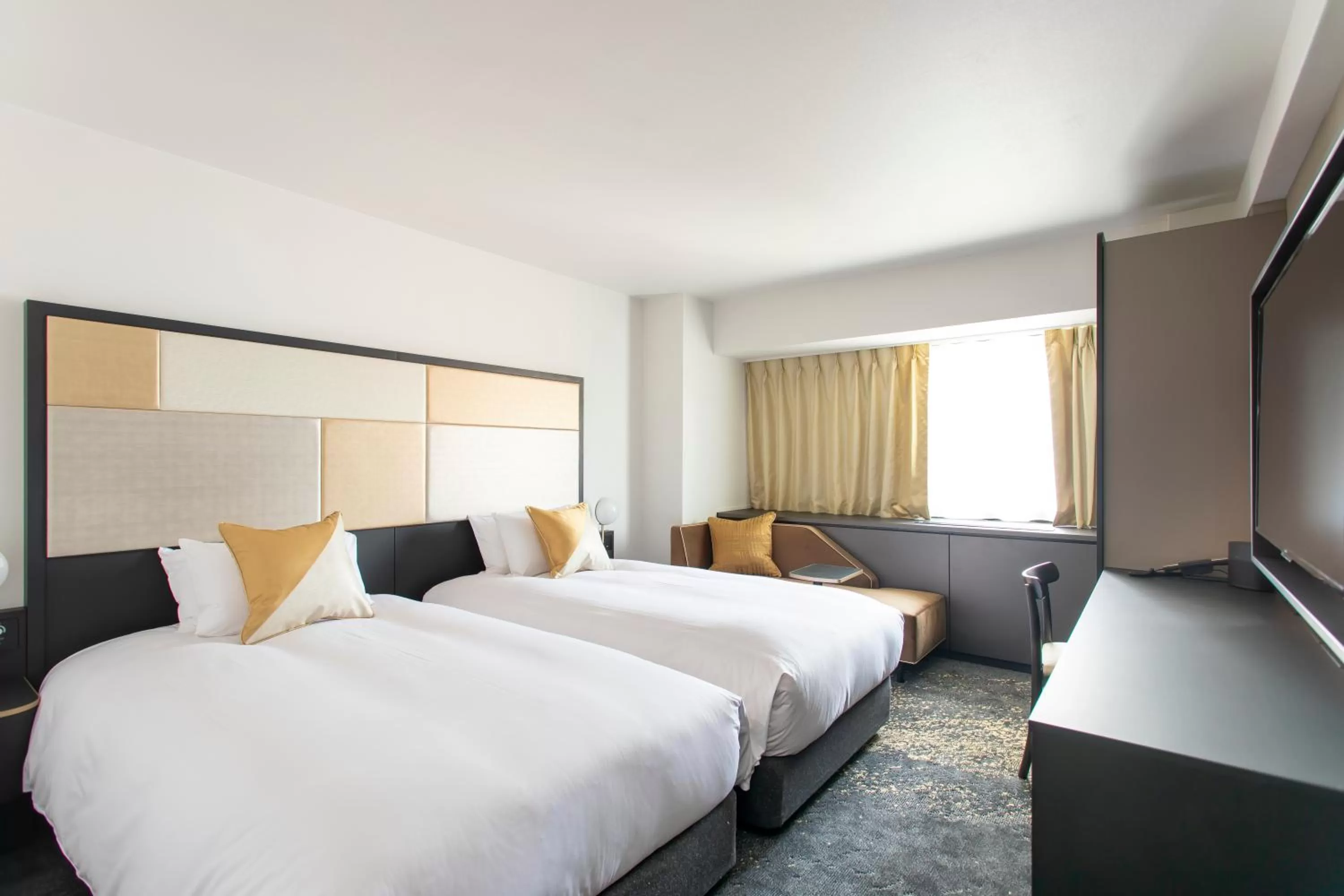 Cross Floor Twin Room with Club Lounge Access - Non-Smoking in Cross Hotel Osaka