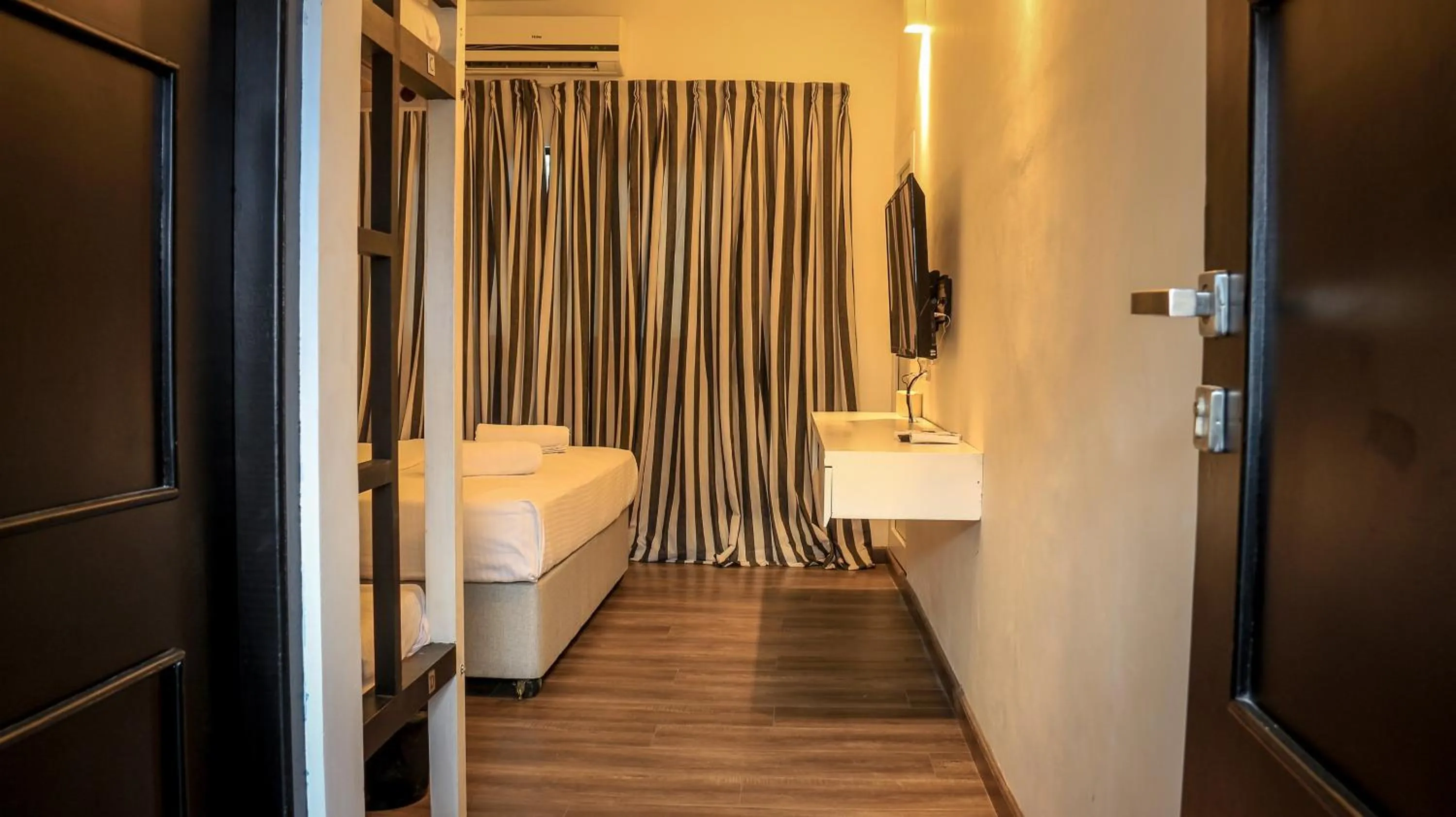 Comfort Quadruple Room in Clock Inn Colombo