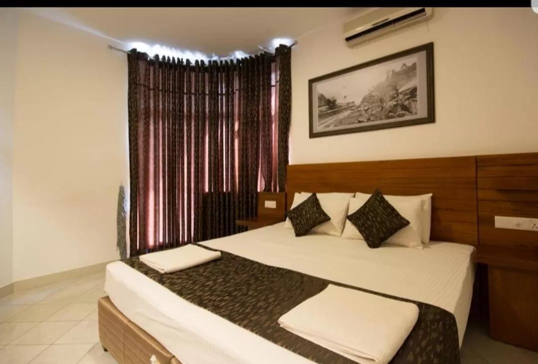 Deluxe Double Room in Kandyan View Holiday Bungalow free pickup from kandy