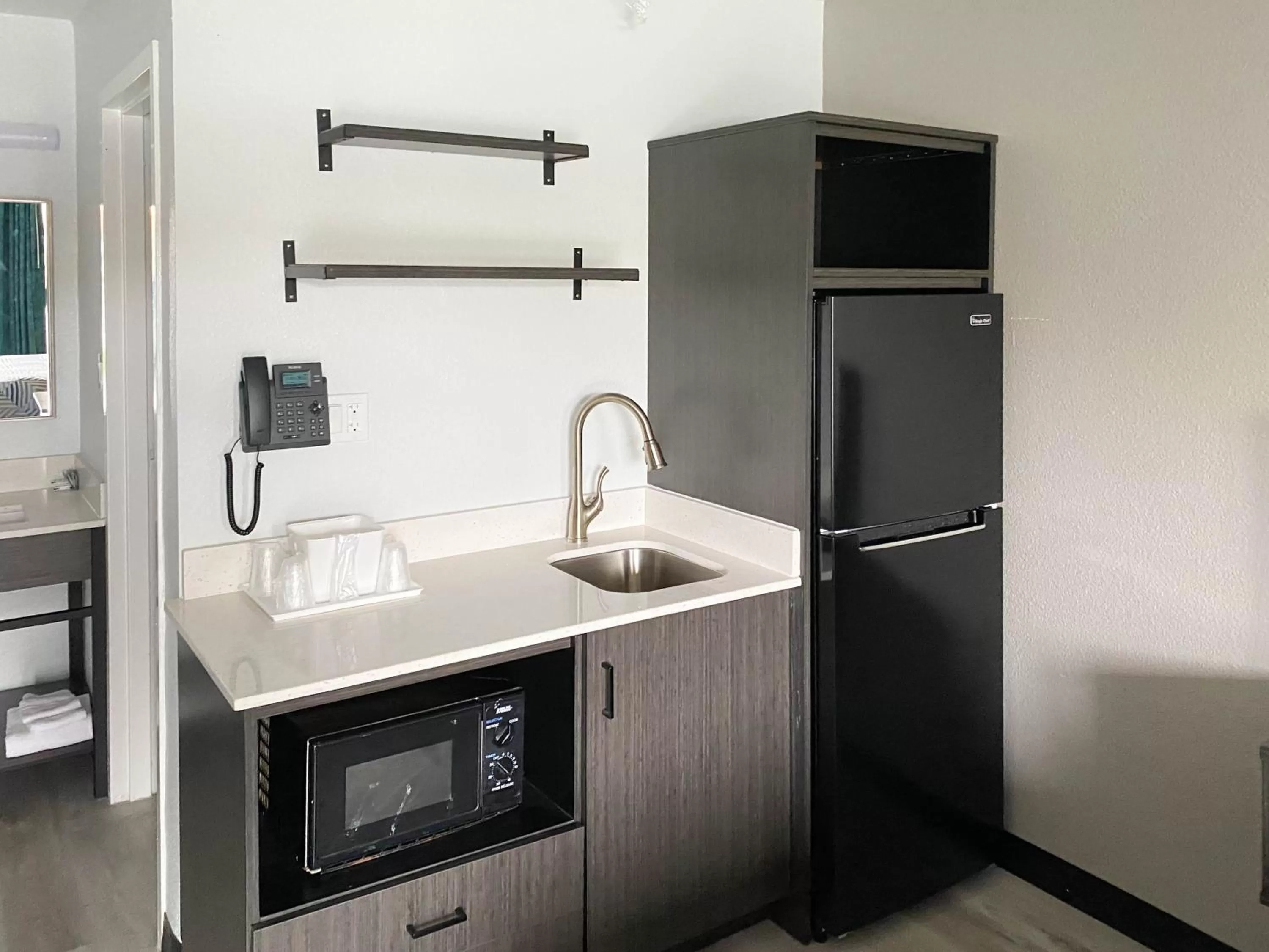 King Room - Disability Access - Non-Smoking in Studio 6 Rosenberg TX