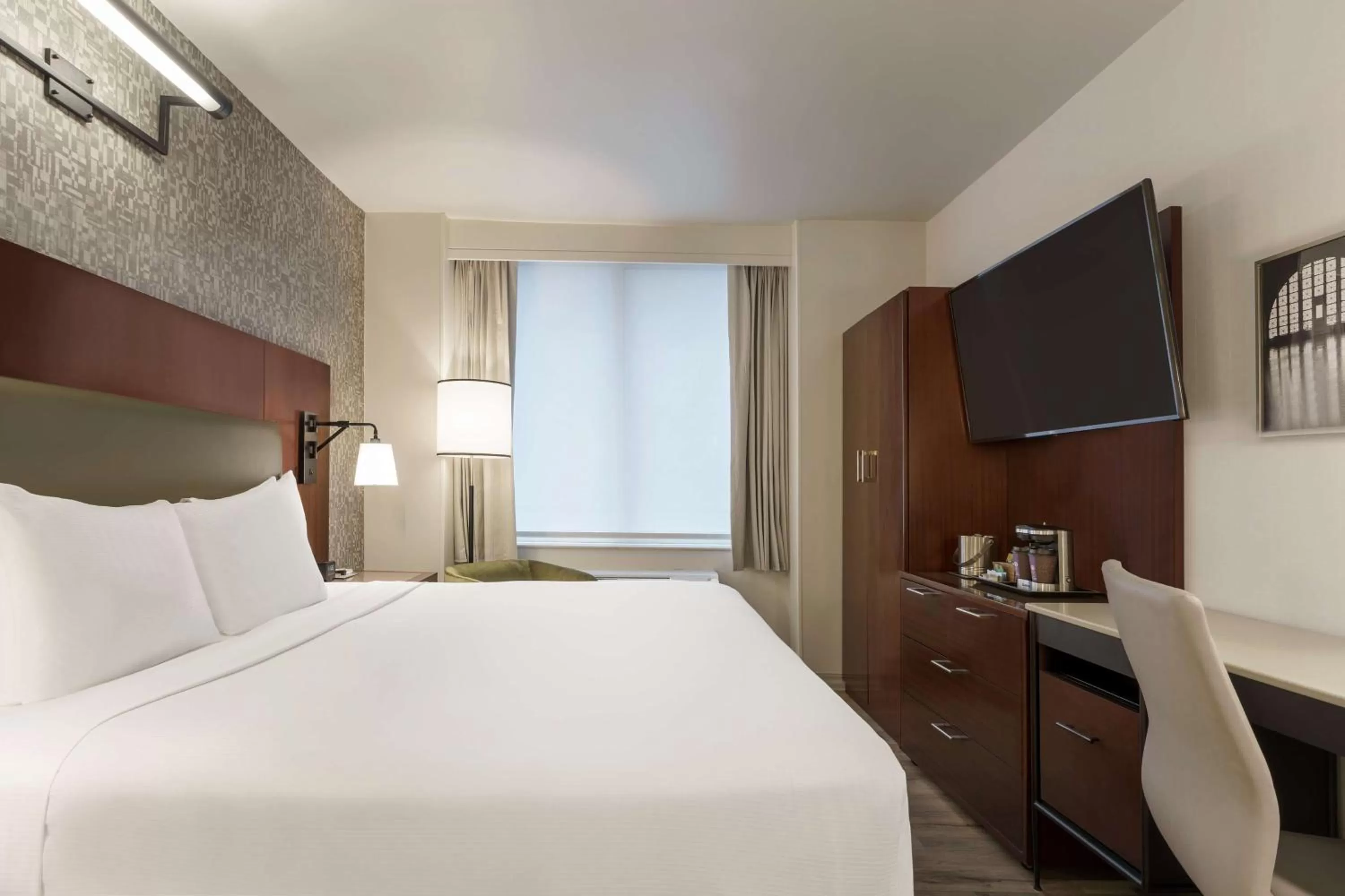 King Room in DoubleTree by Hilton New York Downtown