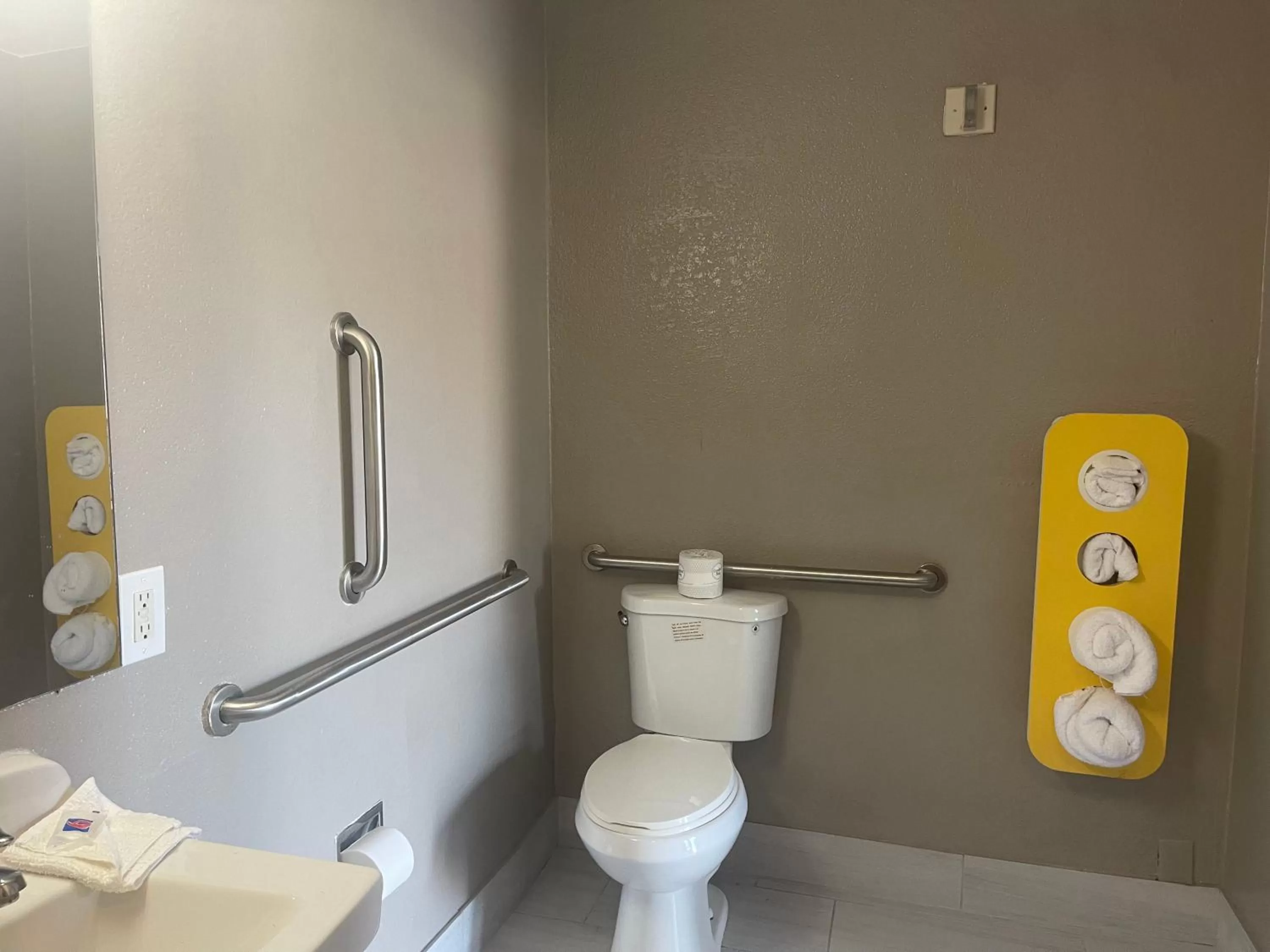 Deluxe Double Room with Two Double Beds - Non-Smoking in Motel 6 Denton, TX - UNT