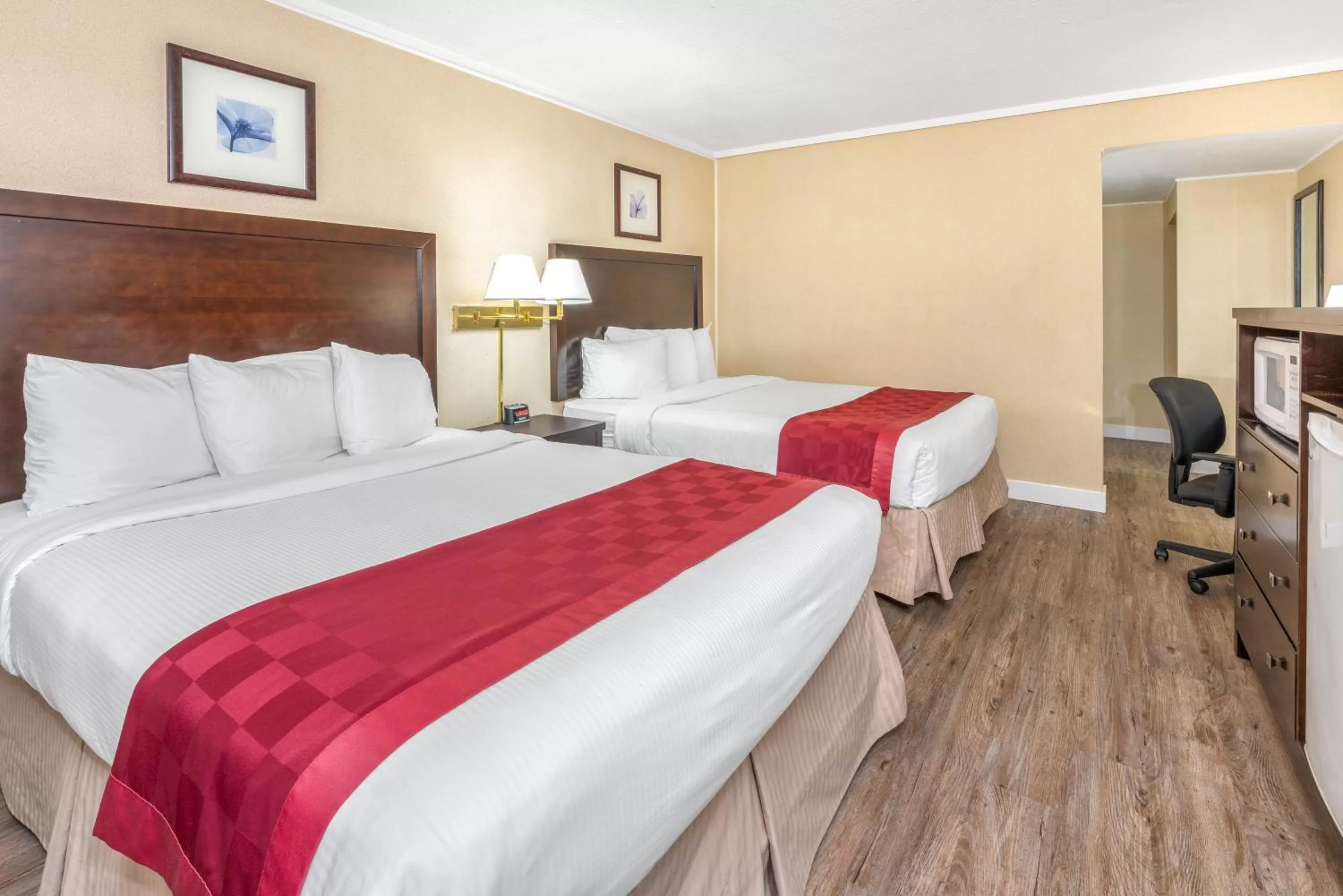 2 Double Beds Non-Smoking Room in Ramada by Wyndham Coquitlam
