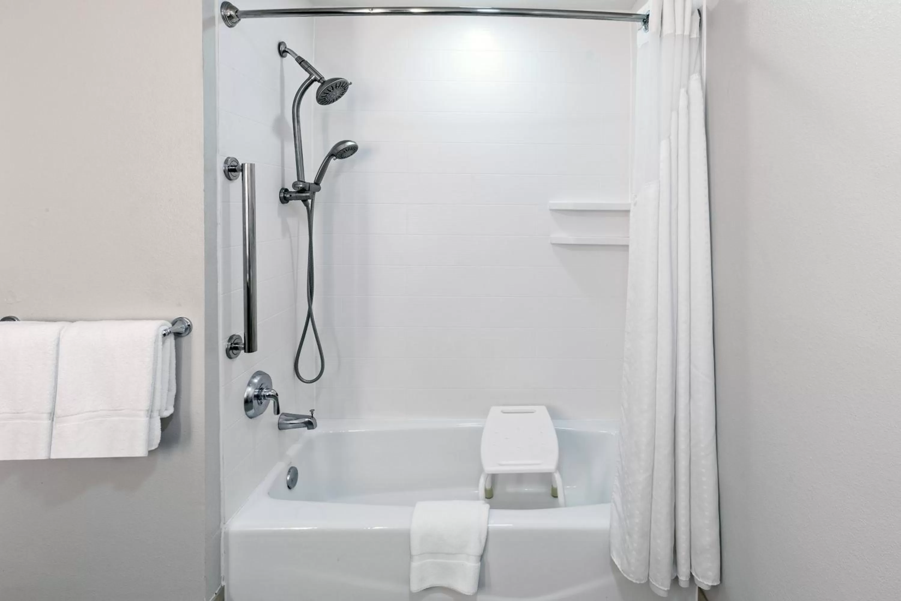 King Room - Disability Access in Holiday Inn Express Hotel & Suites Vidor South, an IHG Hotel