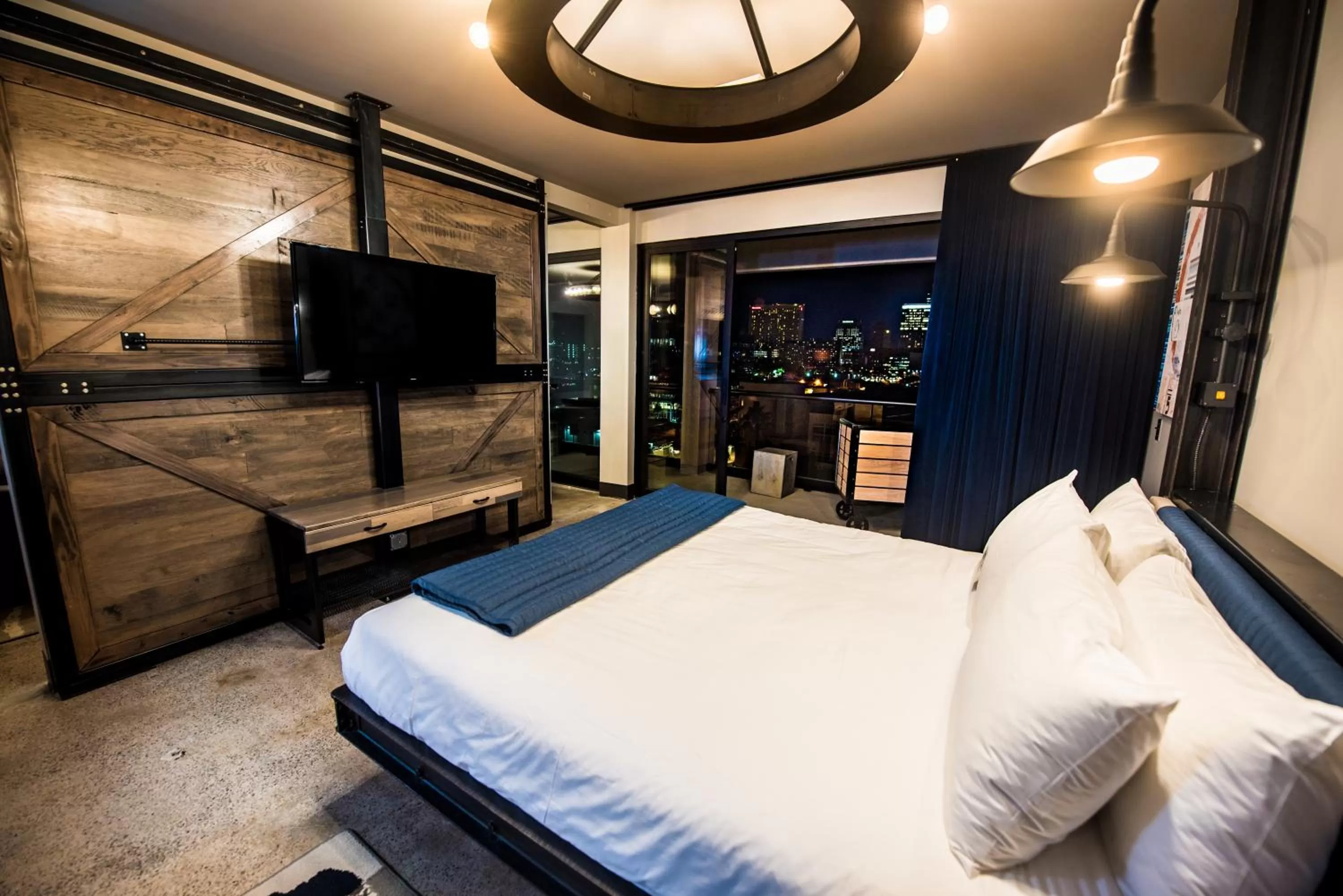 Suite with Balcony in Found Re Phoenix