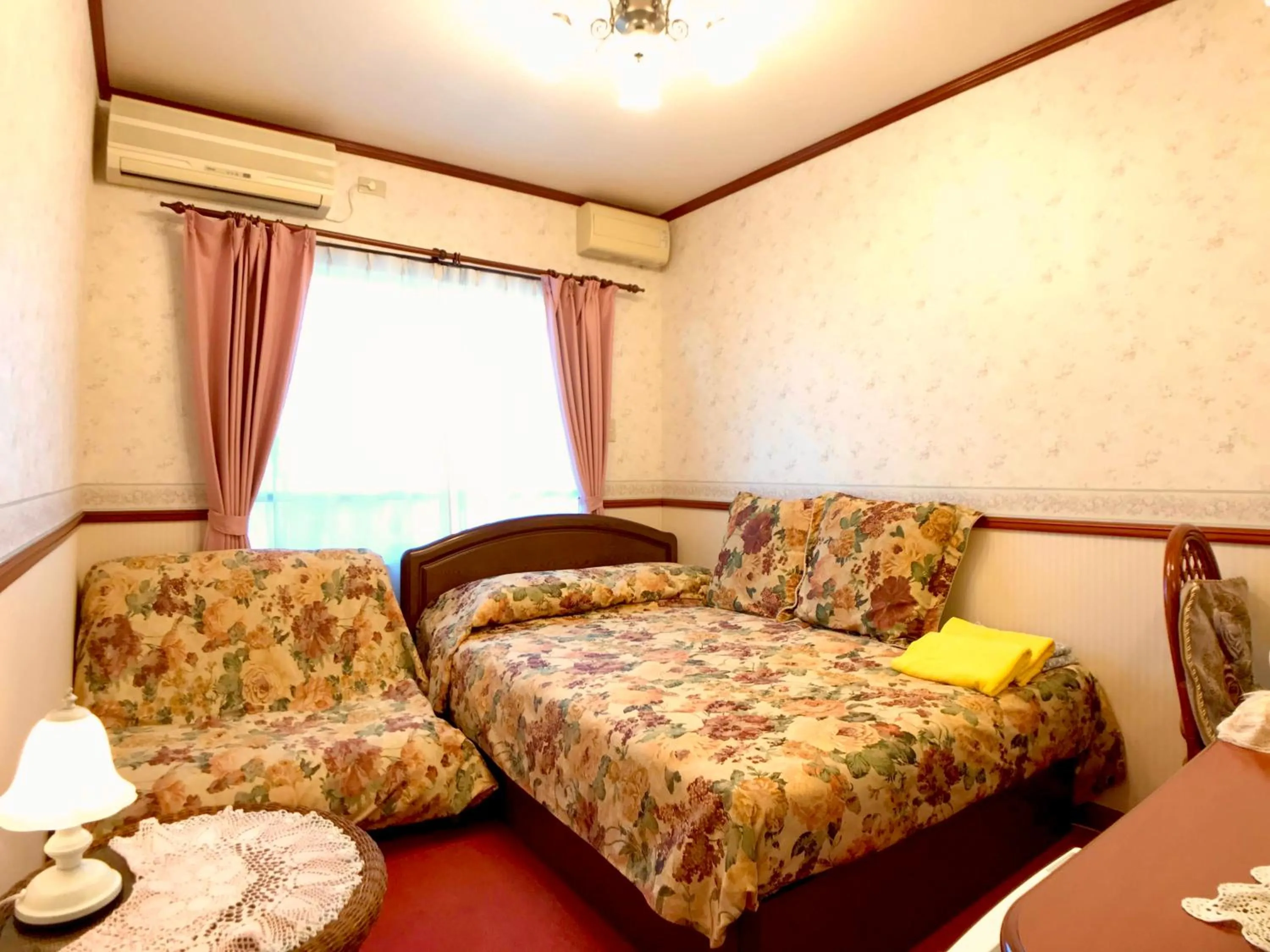 Double Room with Private Bathroom - single occupancy - Non-Smoking  in Pension Puppy Tail