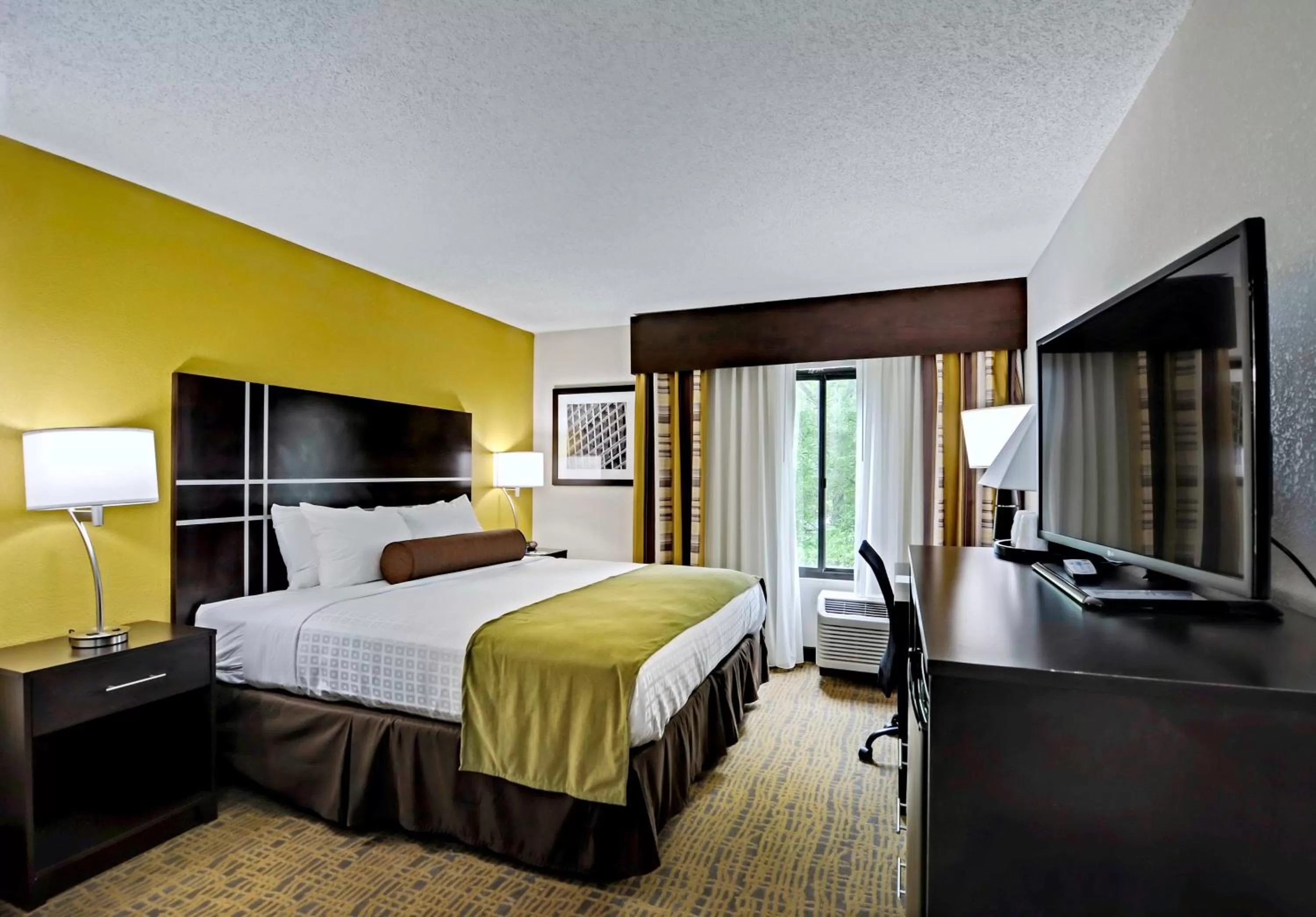 King Room with Spa Bath - Non-Smoking in Best Western Plus Hanes Mall