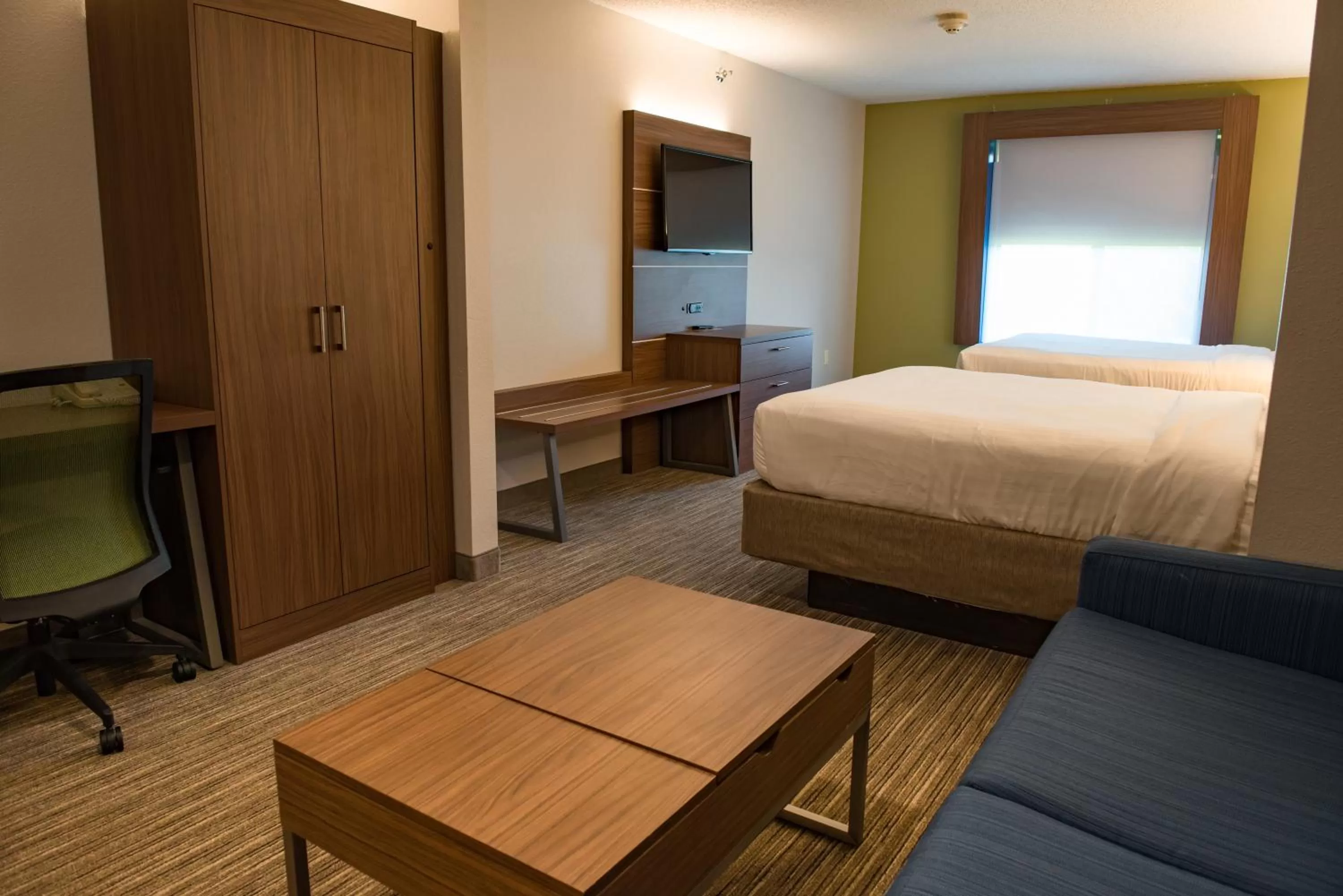 Queen Suite with Two Queen Beds in Holiday Inn Express Hotel & Suites Elkhart-South by IHG