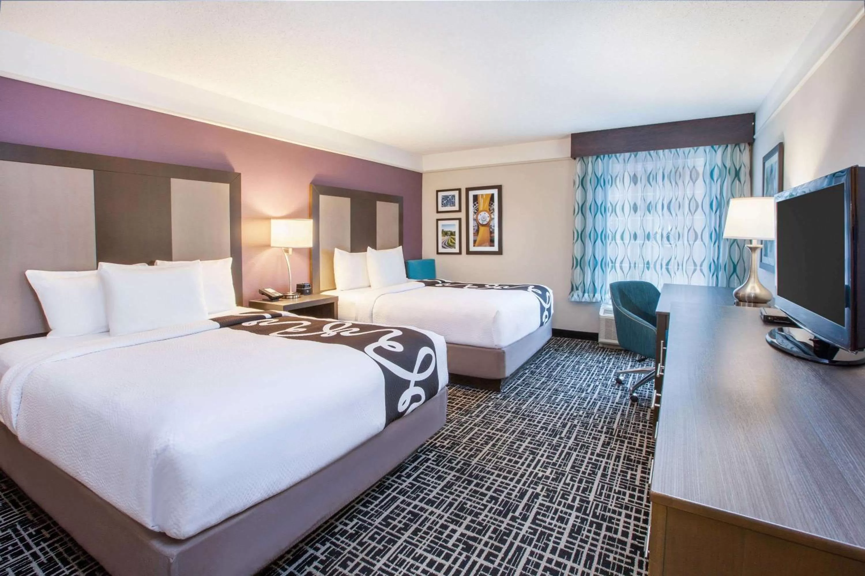 Queen Room with Two Queen Beds and Mobility/Hearing Access - Non-Smoking in La Quinta by Wyndham Cincinnati Airport Florence
