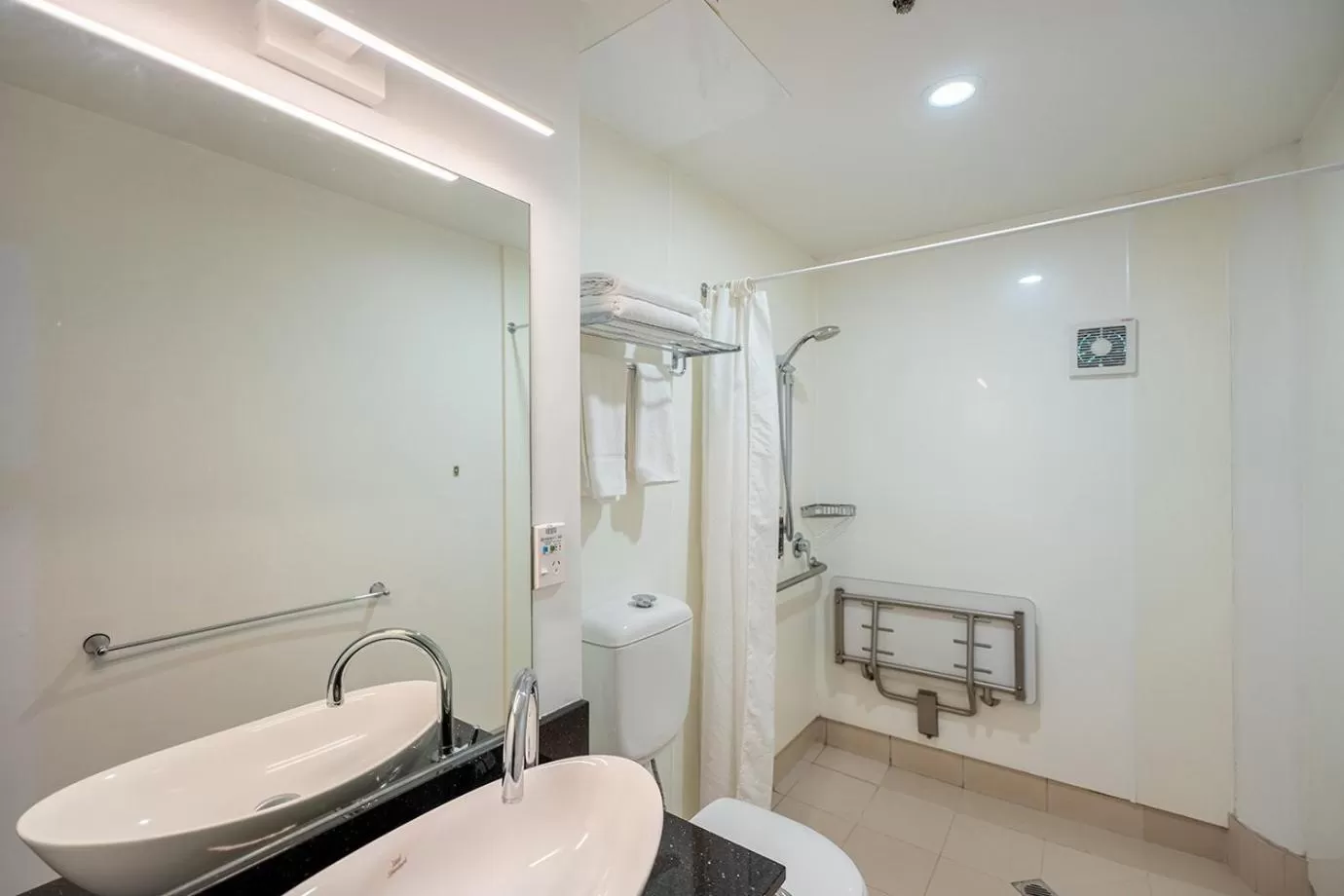 One- Bedroom Suite no Kitchen in Mercure Wellington Central City Hotel and Apartments