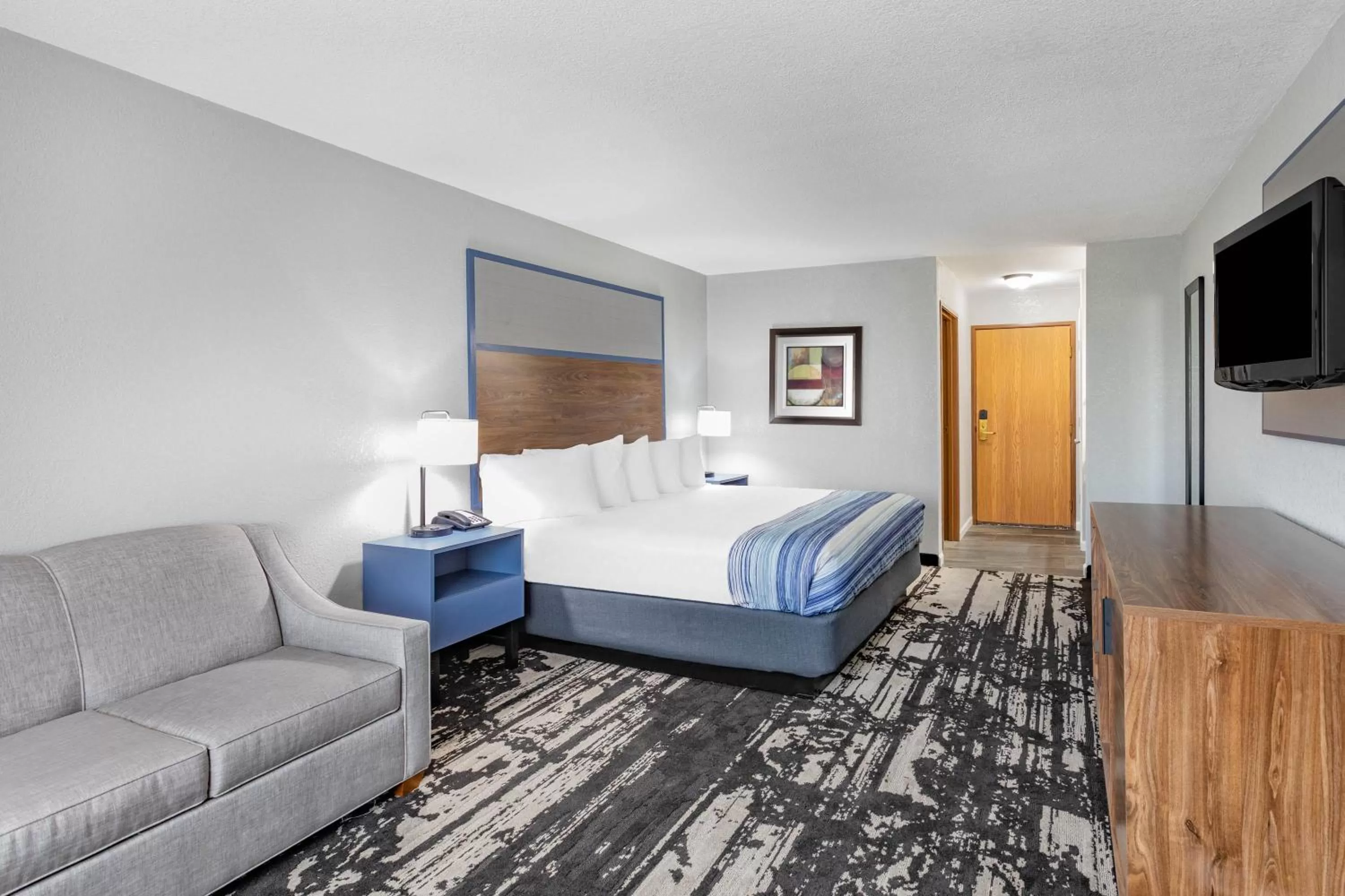 Deluxe King Room - Non-Smoking in AmericInn by Wyndham Pella