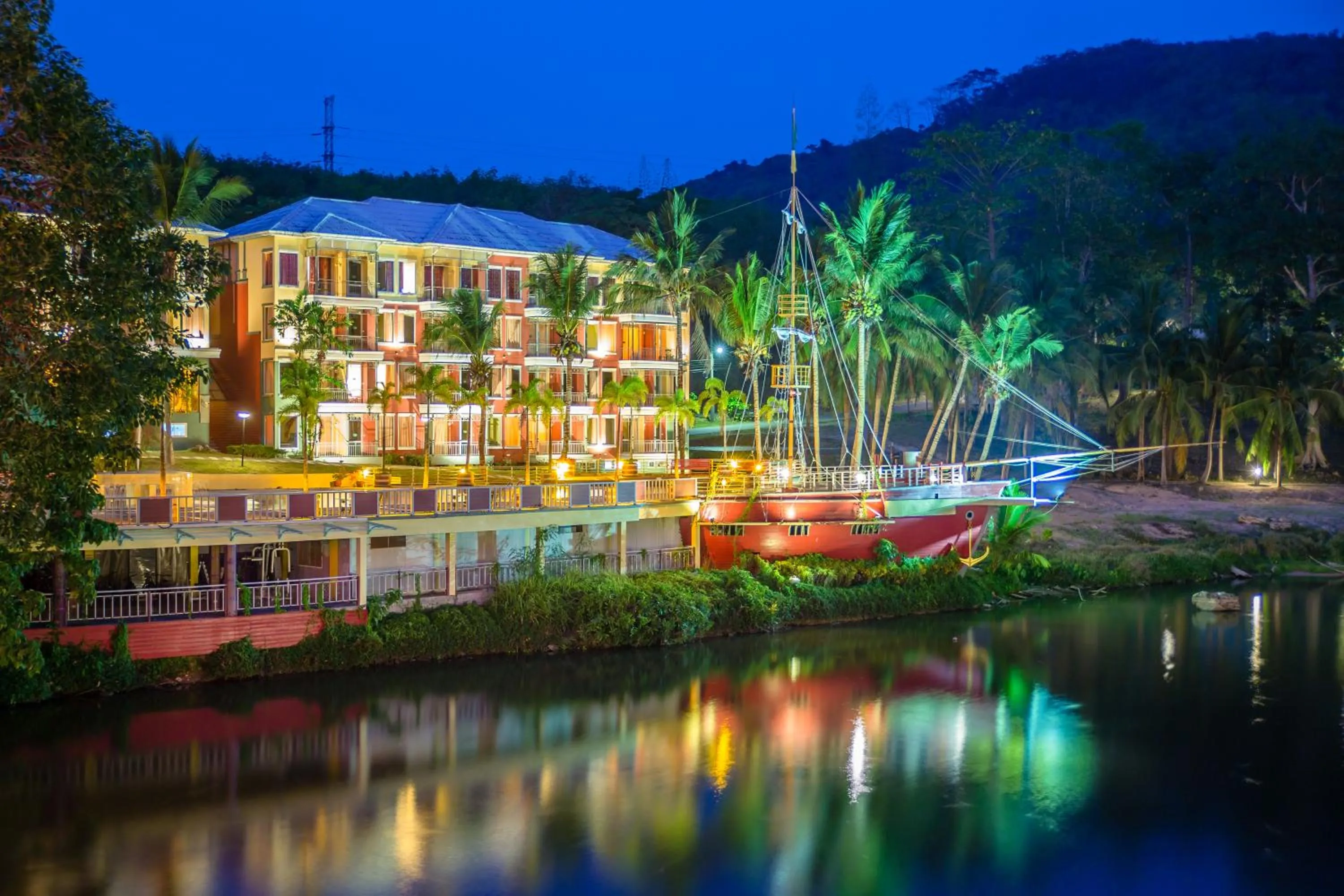 Superior Twin Room with Lake View in Brookside Valley Resort